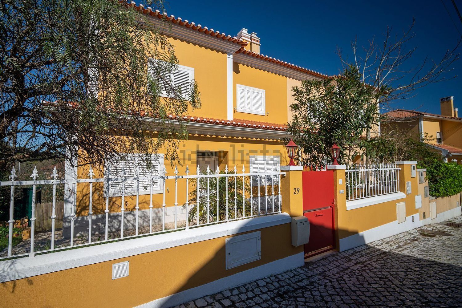 小楼房或独栋别墅出售在Rua Engenheiro José Caetano Salema Garção, 29 - 外立面