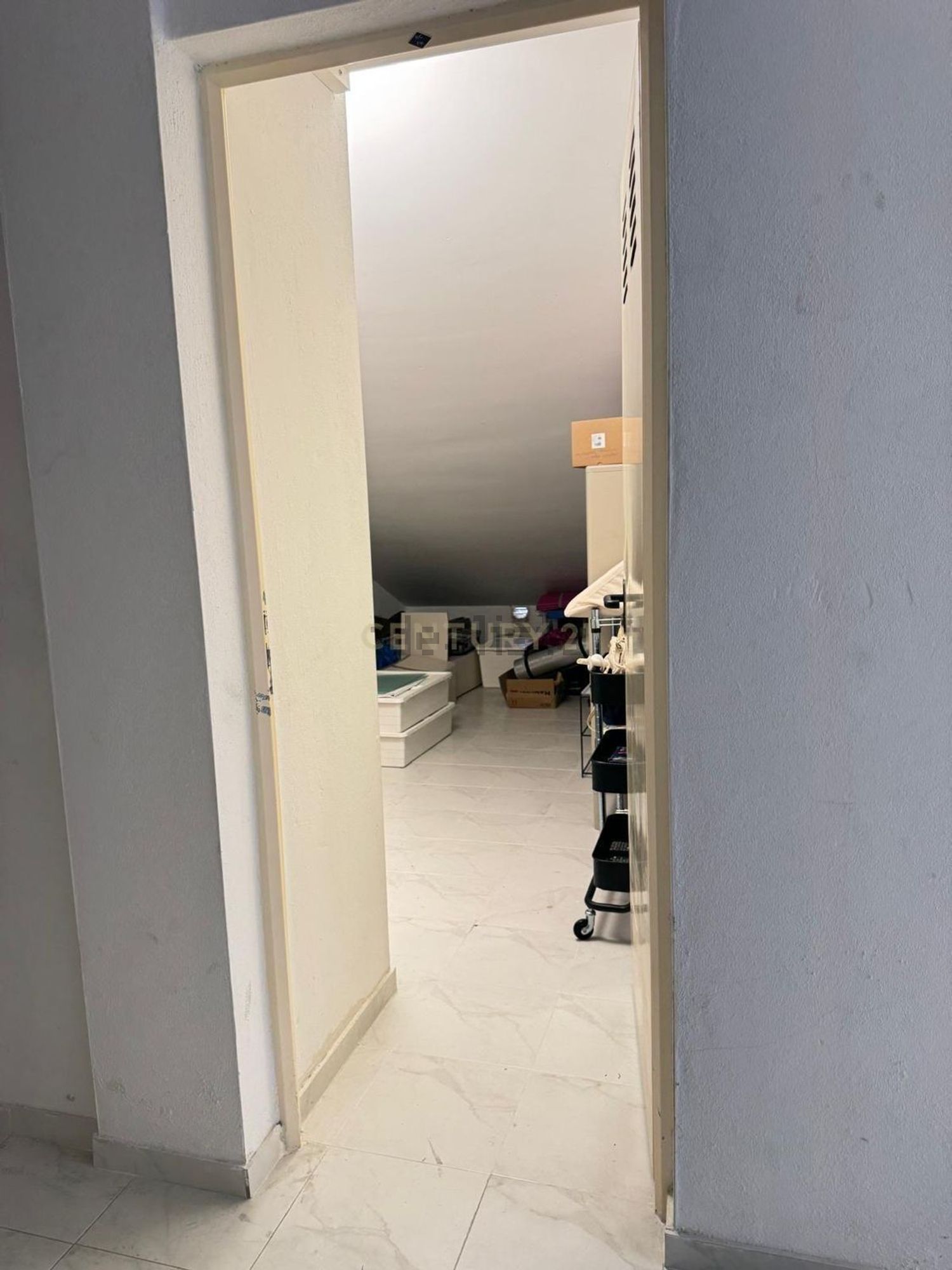 公寓 t1出售在Rua Maria Beatriz Mexia, 24 - 过道