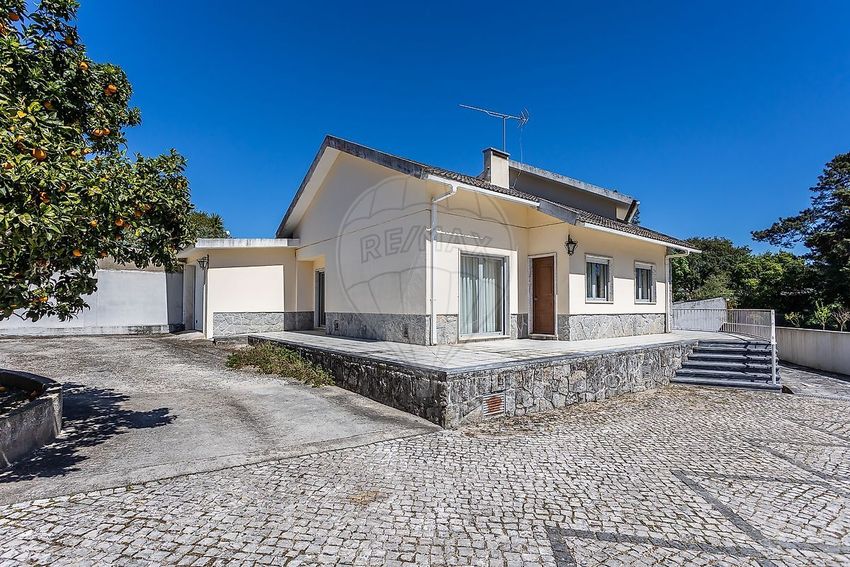 小楼房或独栋别墅出售在Serra das Minas