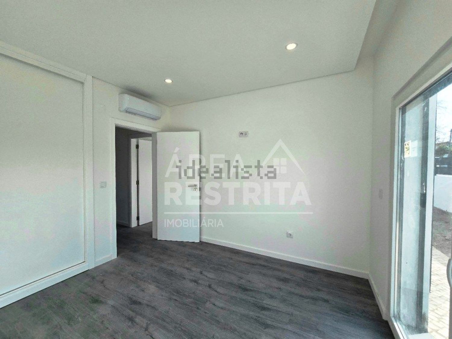 小楼房或独栋别墅出售在Rua Nova da Jardia - 卧室