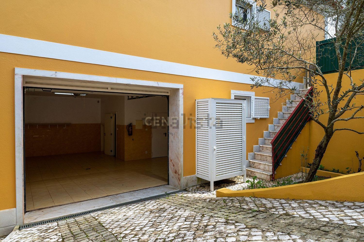 小楼房或独栋别墅出售在Rua Engenheiro José Caetano Salema Garção, 29 - 外立面