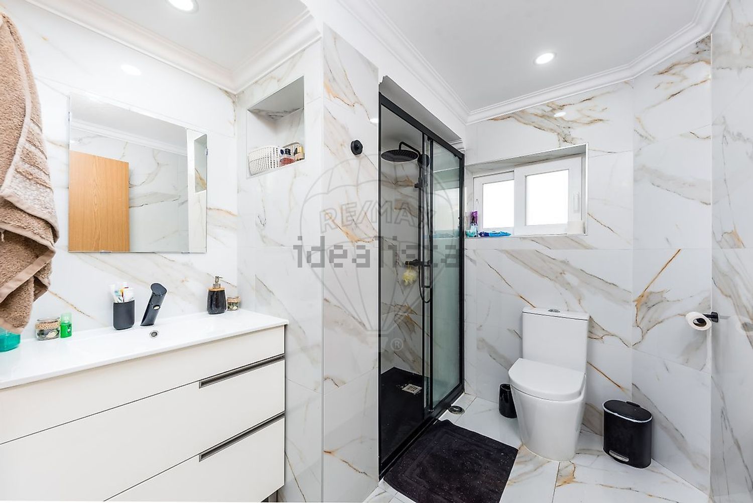 公寓 t4出售在Rua Capitão Tenente Oliveira e Carmo - 卫生间