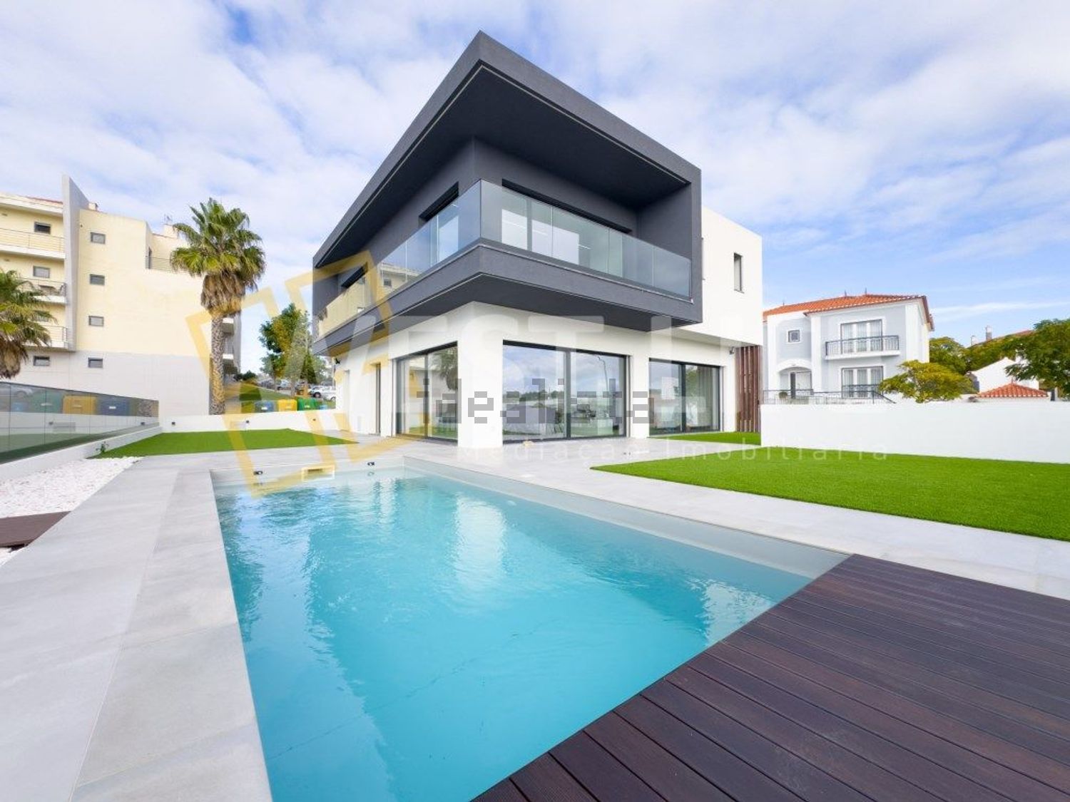 小楼房或独栋别墅出售在Centro - 游泳池