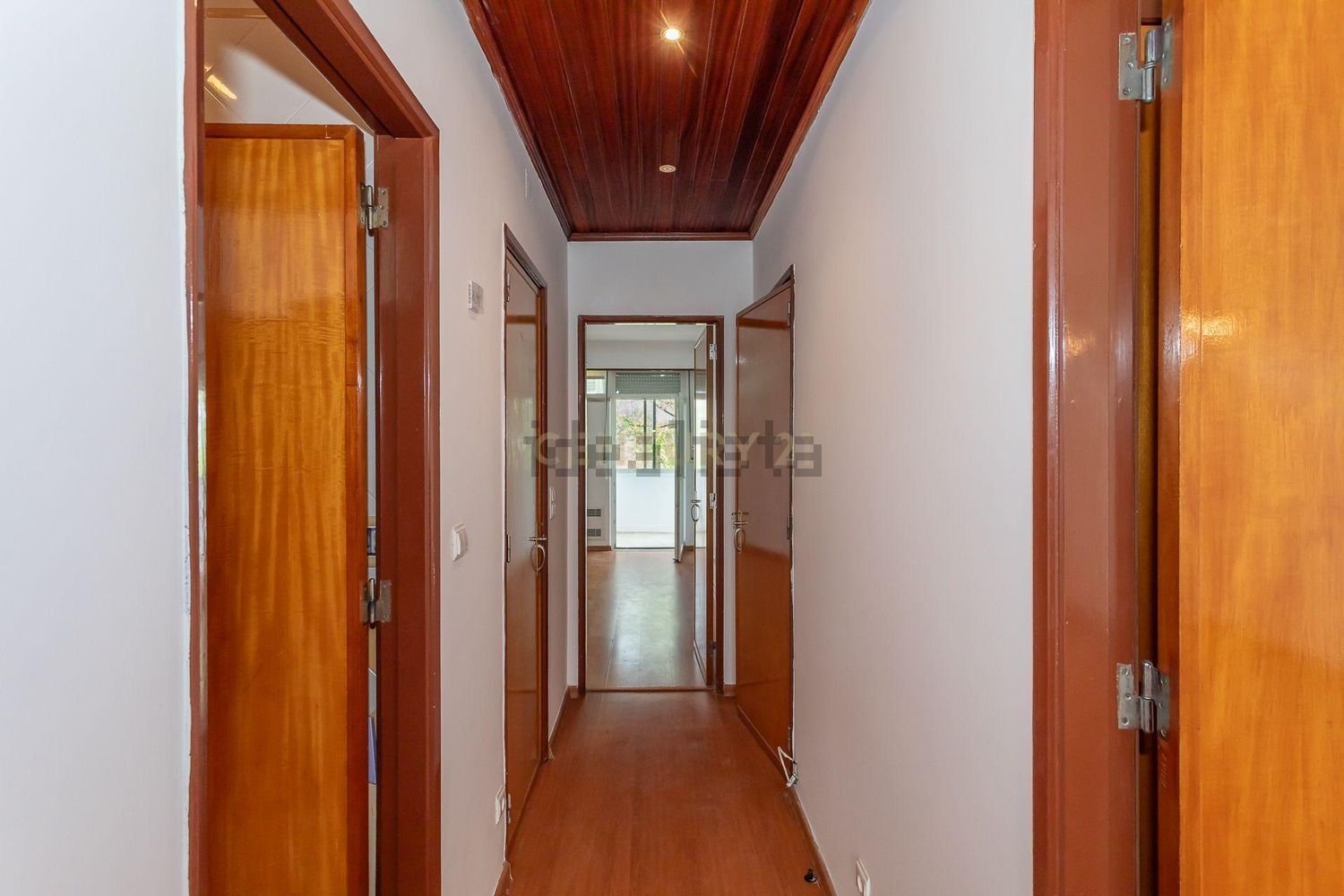 公寓 t3出售在Rua Capitão Tenente Oliveira e Carmo, 143 - 过道