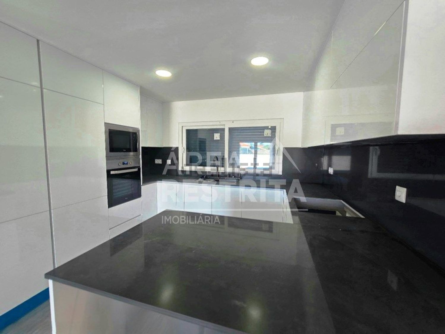 小楼房或独栋别墅出售在Rua Nova da Jardia - 厨房