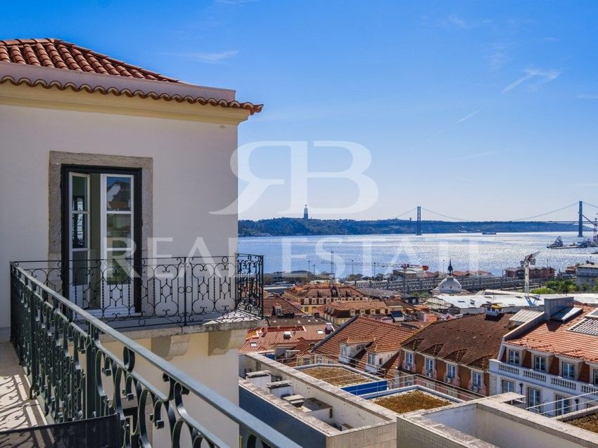 公寓 t3出售在Rua António Maria Cardoso, 11