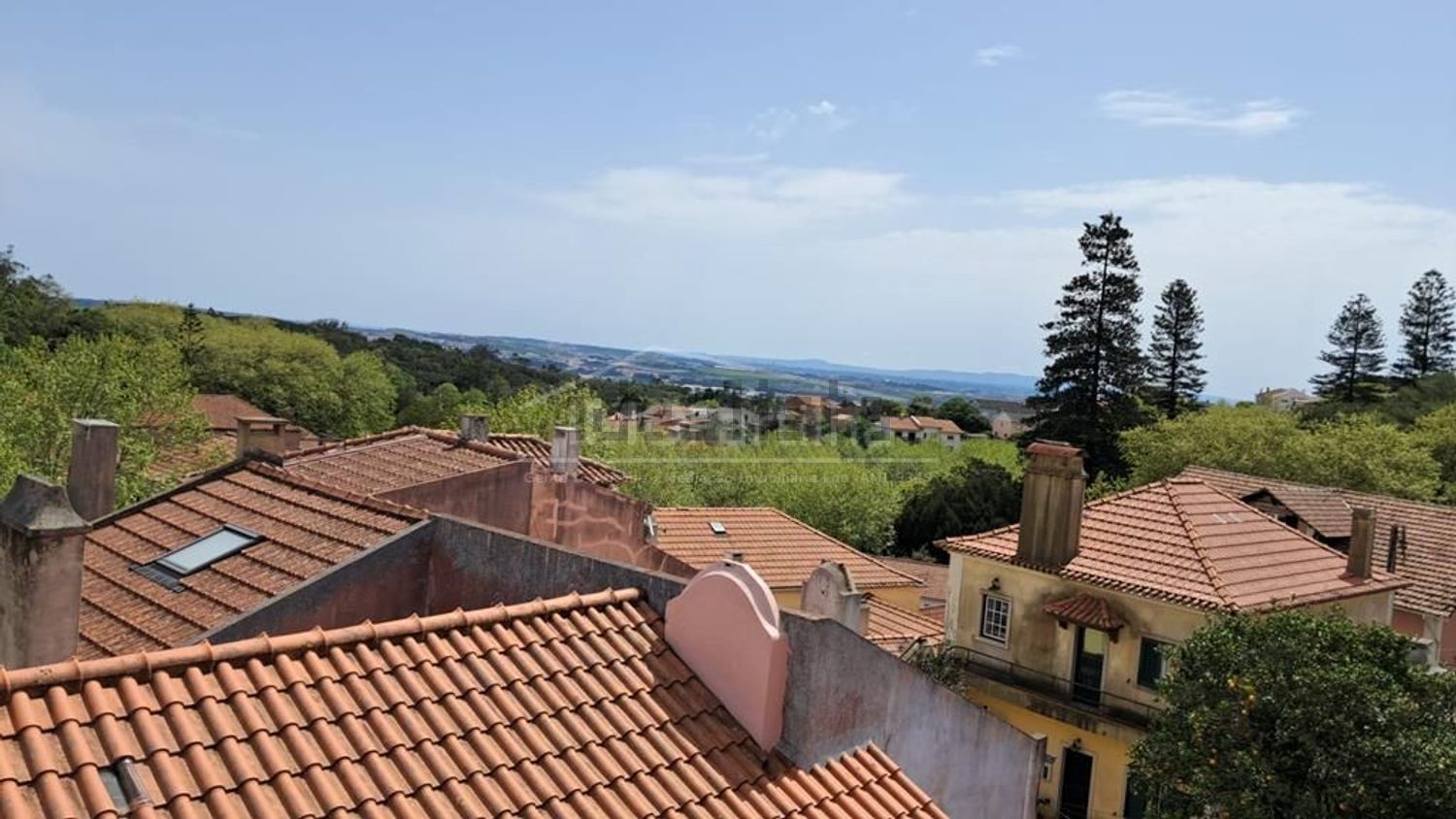 小楼房或独栋别墅出售在Rua Serpa Pinto - 照片