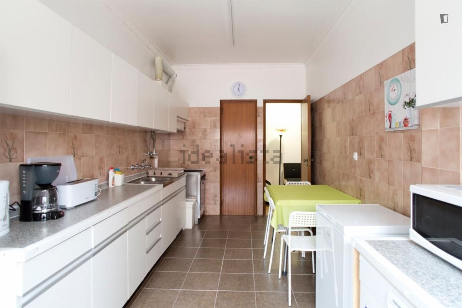 出租房间在Praceta Poder Local - 厨房