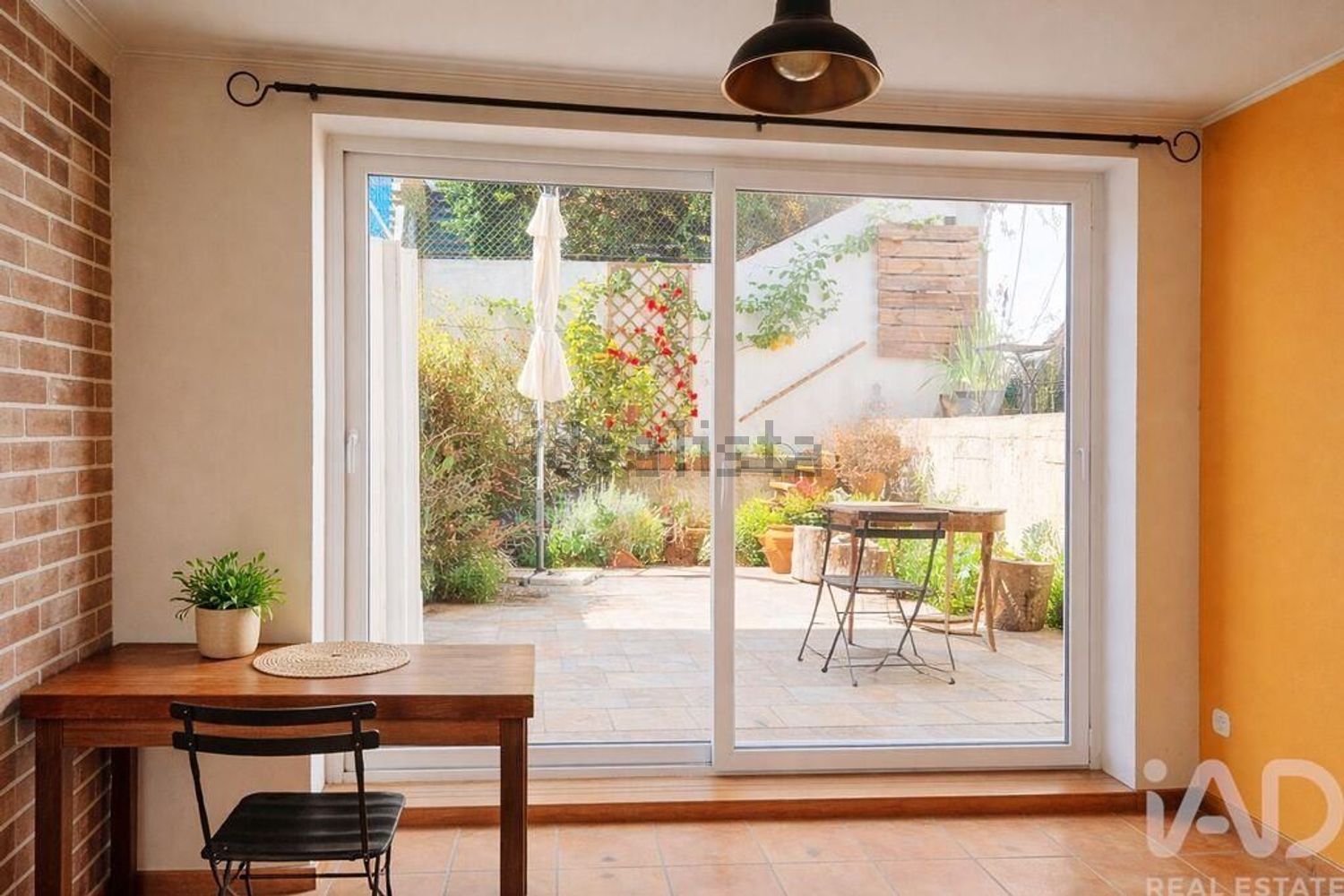 小楼房或独栋别墅出售在Penedo - Matarraque - 阳台