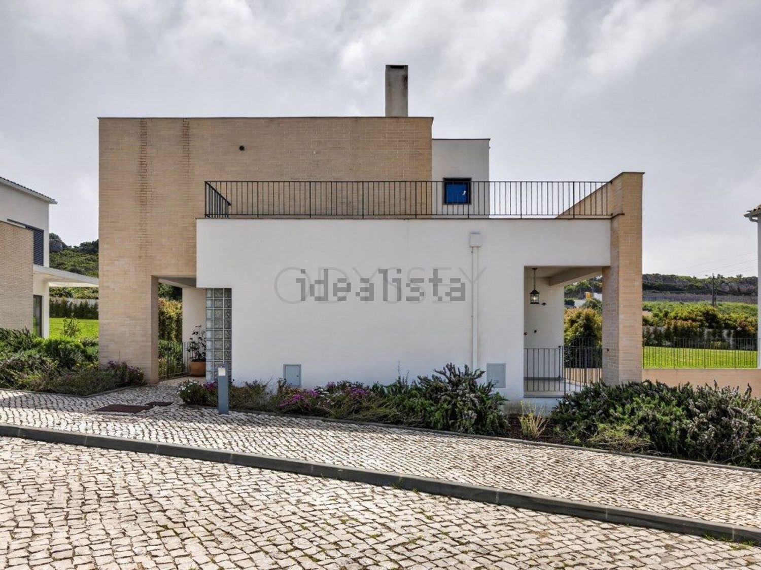 小楼房或独栋别墅出售在Rua da Colina - 外立面