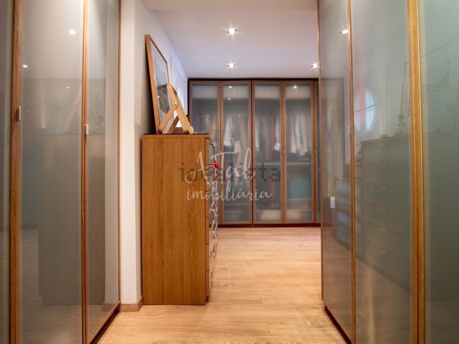 小楼房或独栋别墅出售在Vale de Choupos - Choilo - Galeotas - 过道