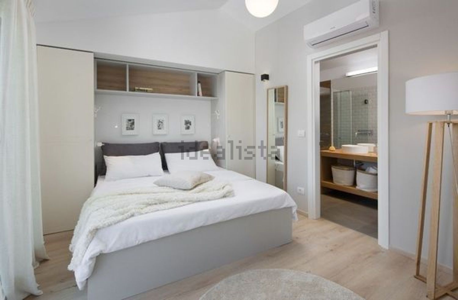 小楼房或独栋别墅出售在Tires - 卧室