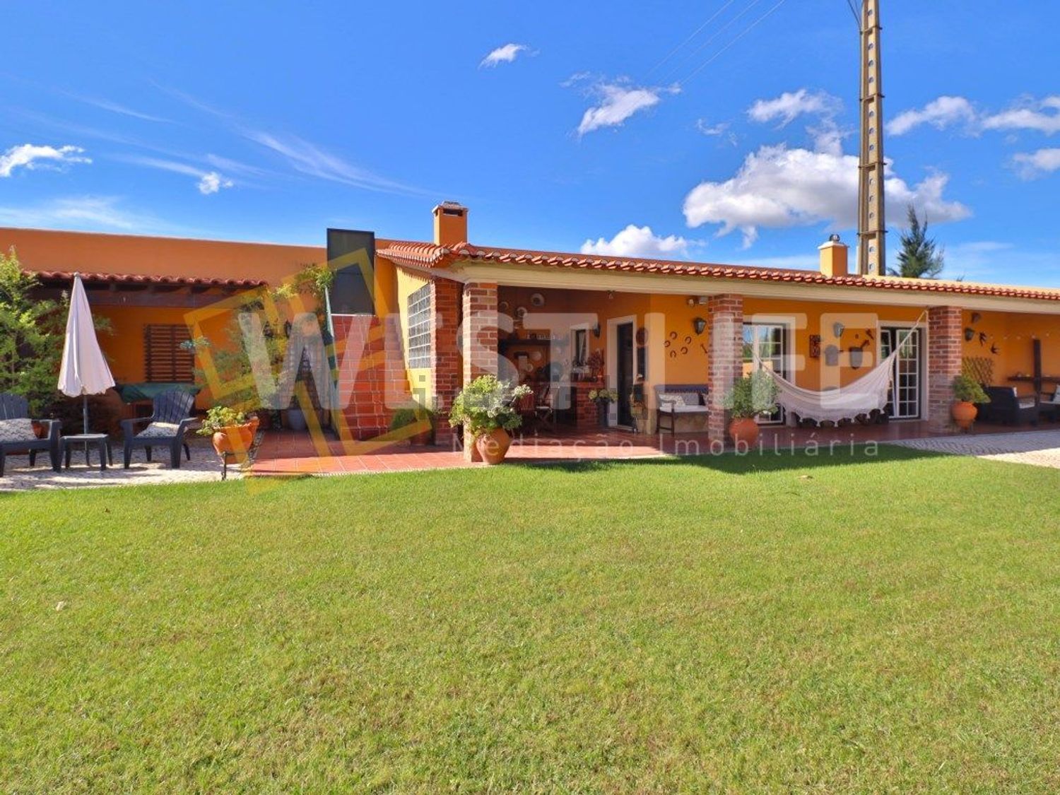 小楼房或独栋别墅出售在Turcifal - 外立面