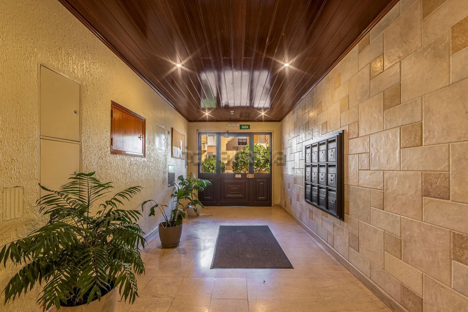 公寓 t4出售在Rua David Mourão-Ferreira s/n - 过道