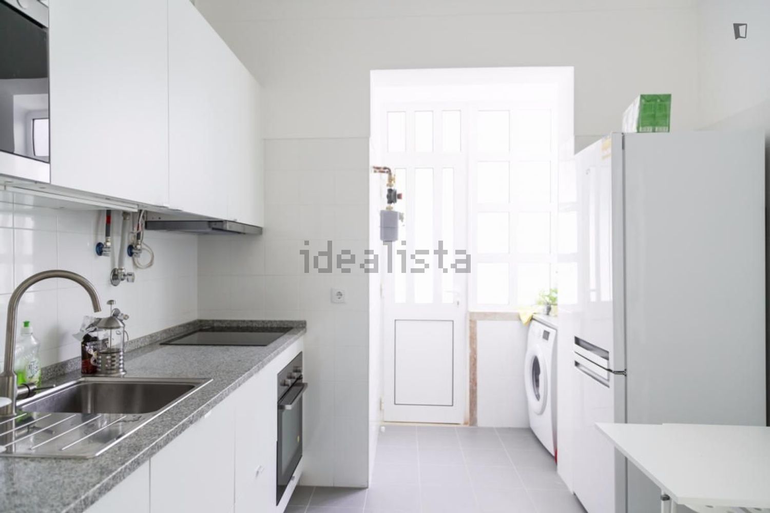 出租房间在Rua do Vale de Santo António - 厨房