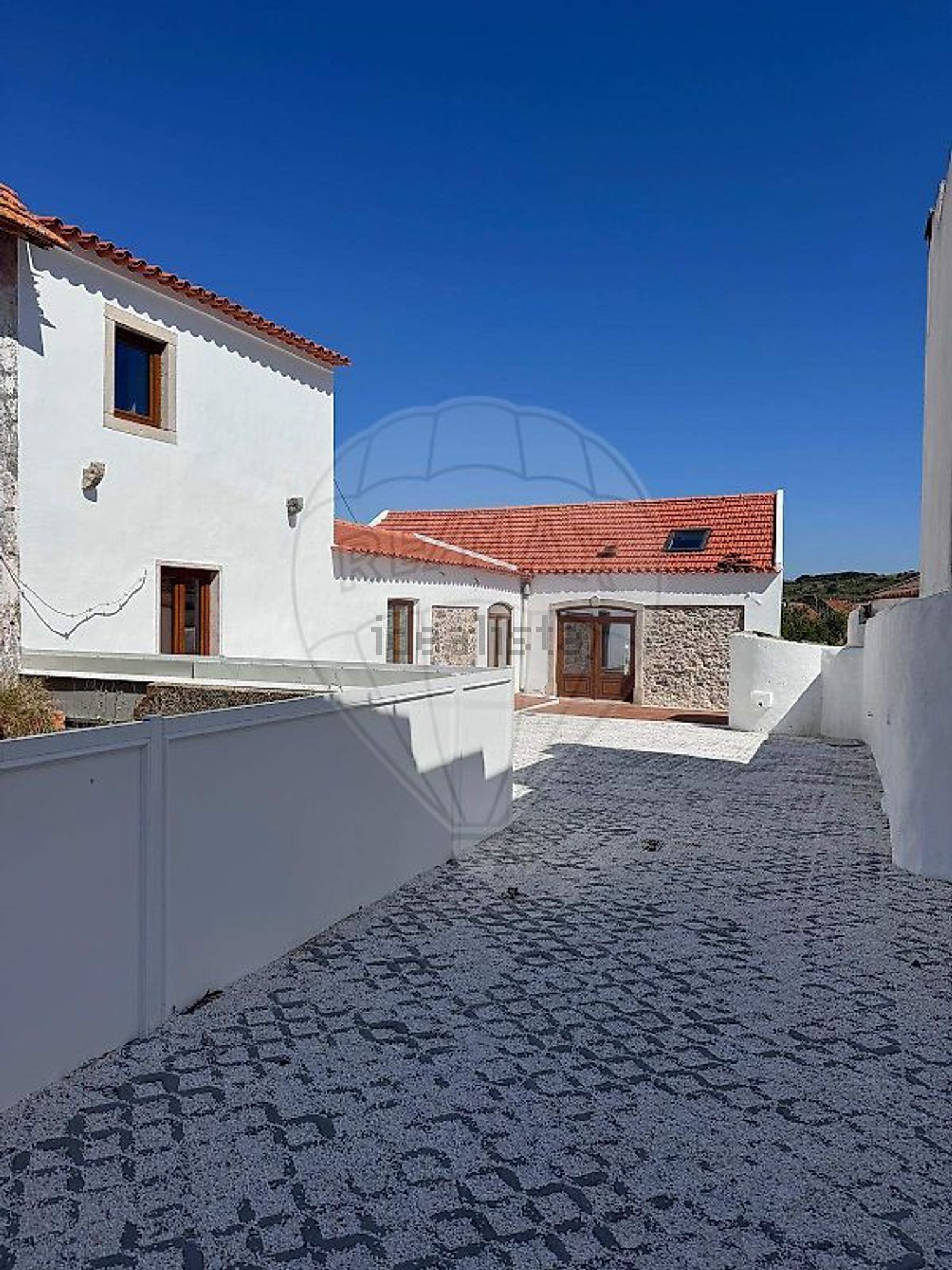 小楼房或独栋别墅出售在Rua da Ribeirinha - 外立面