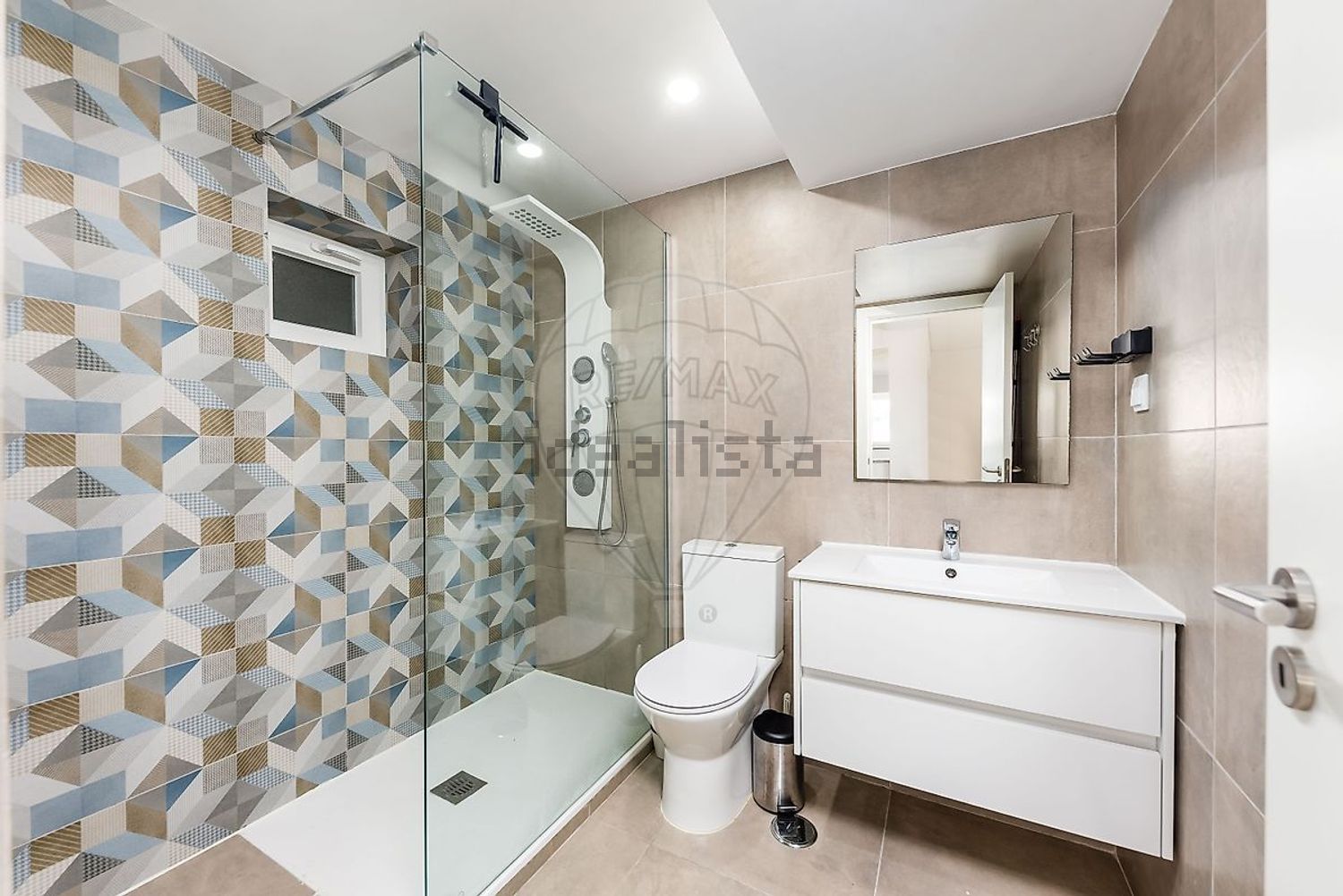 公寓 t3出售在Rua Capitão-Mor Lopes Sequeira - 卫生间