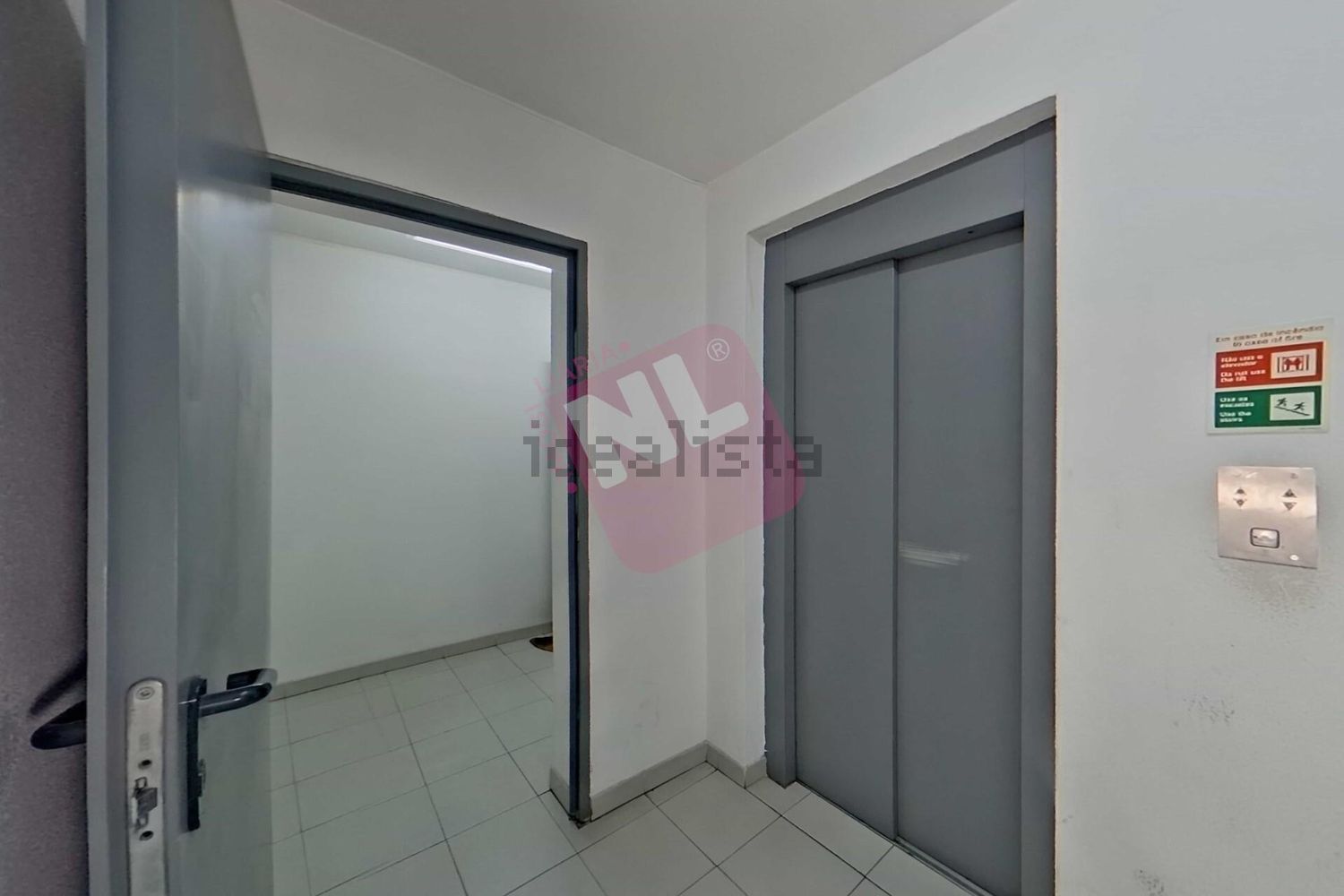 出租公寓 t2在Rua Fernando Gusmão, 17 - 停车位