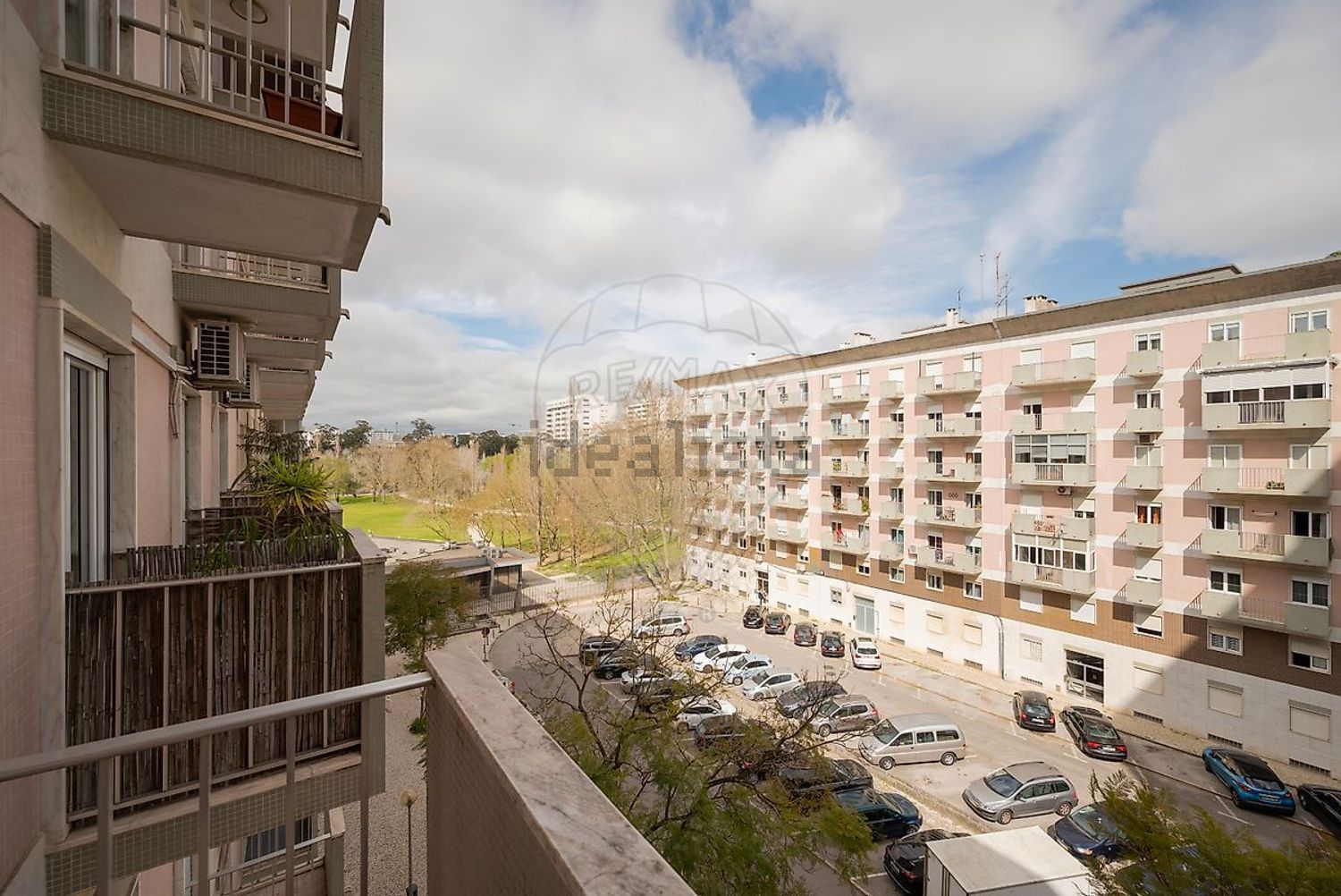 公寓 t2出售在Rua Luís Pastor de Macedo - 视线