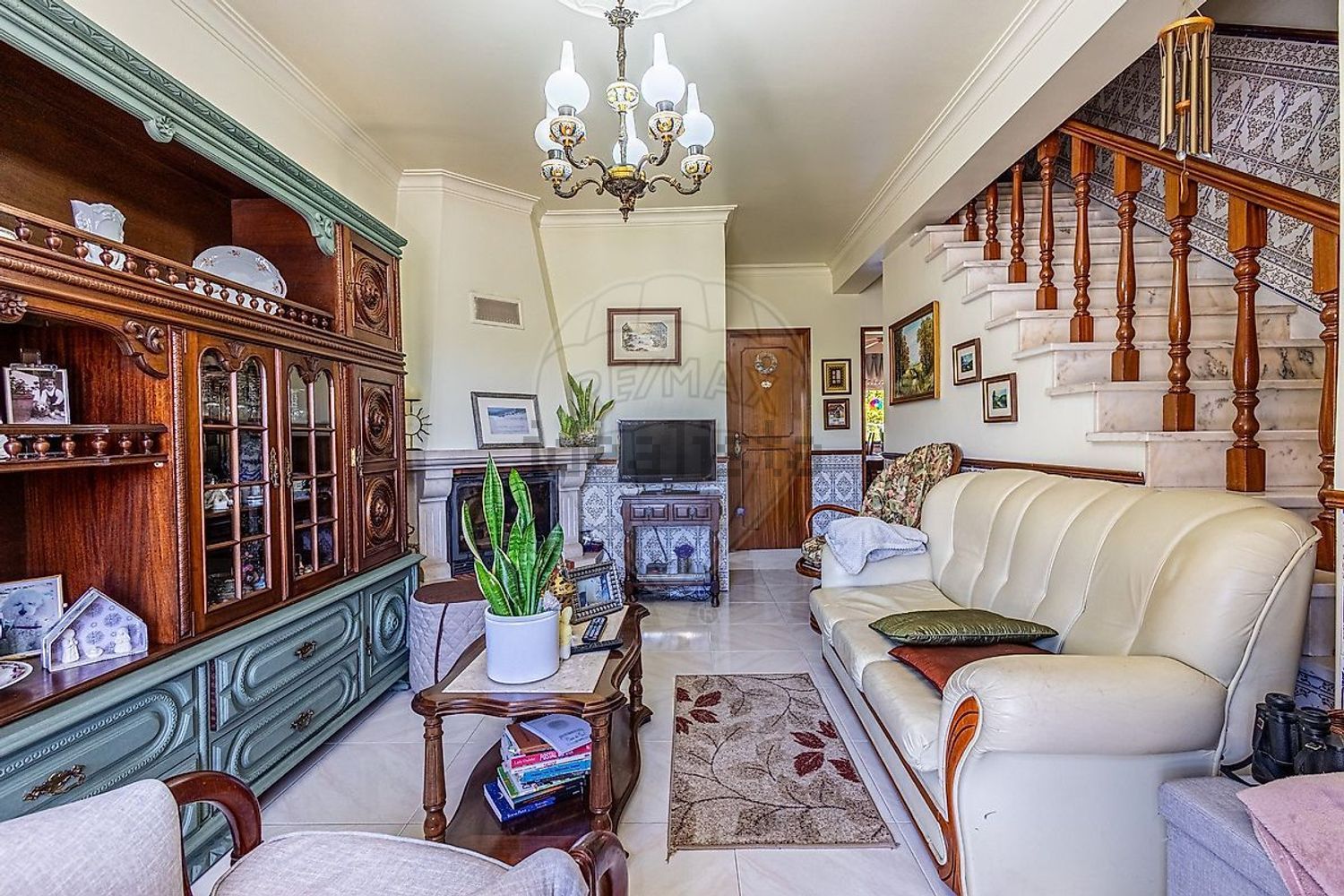 小楼房或独栋别墅出售在Estrada Sem Nome, 27 e 29 - 客厅