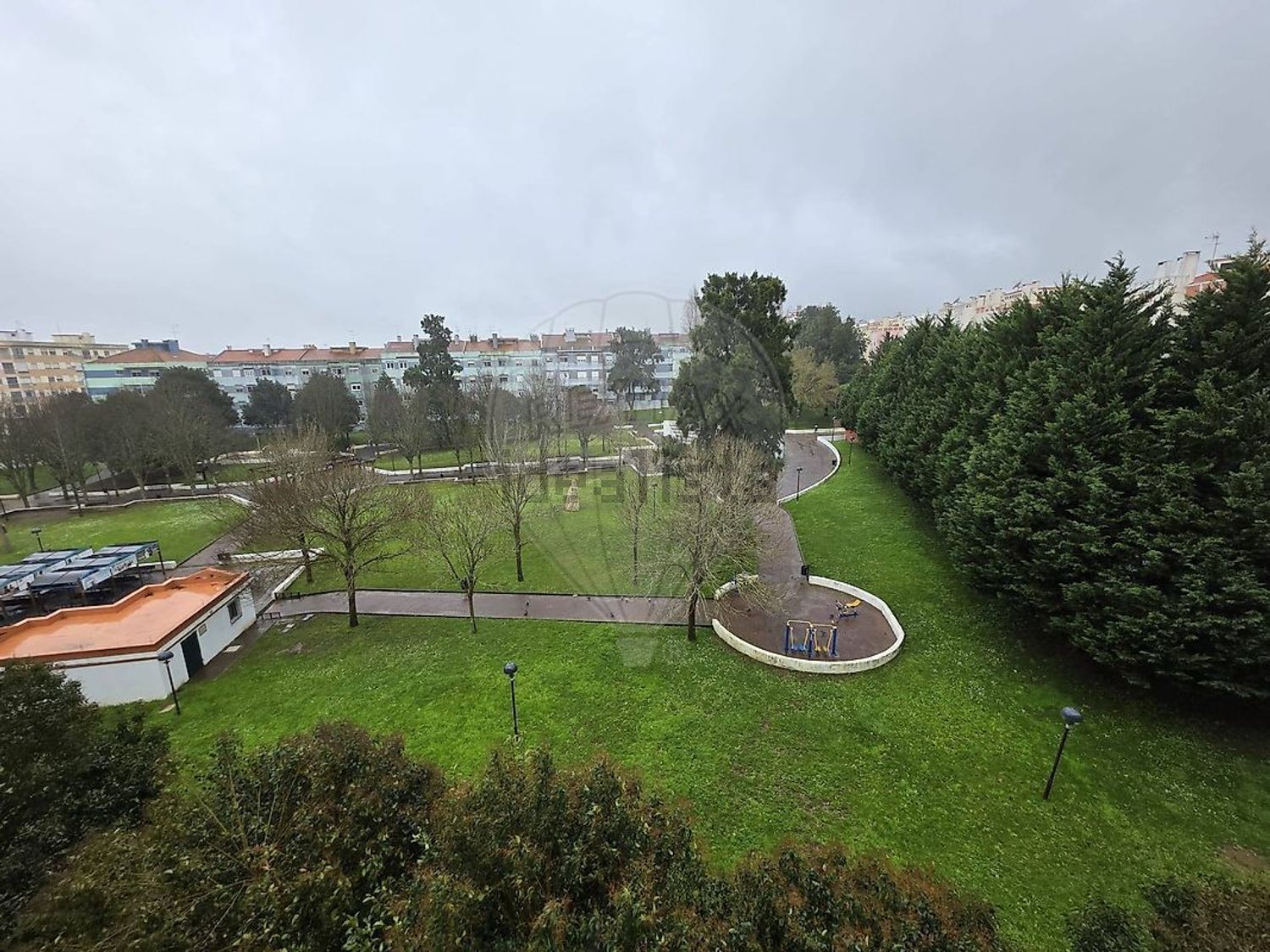 出租公寓 t3在Praceta Doutor Fernando Namora - 花园