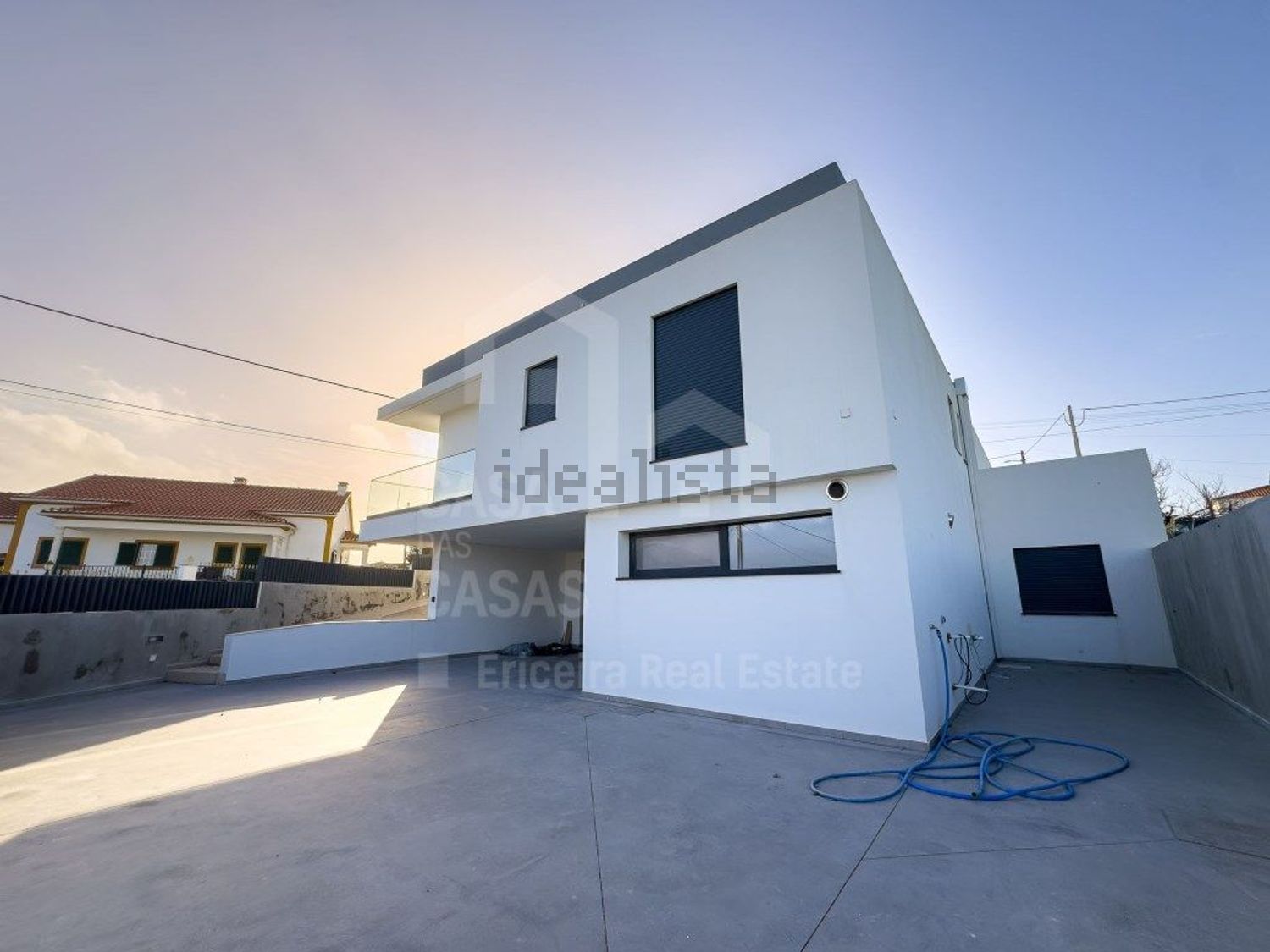 小楼房或独栋别墅出售在Encarnação - 外立面