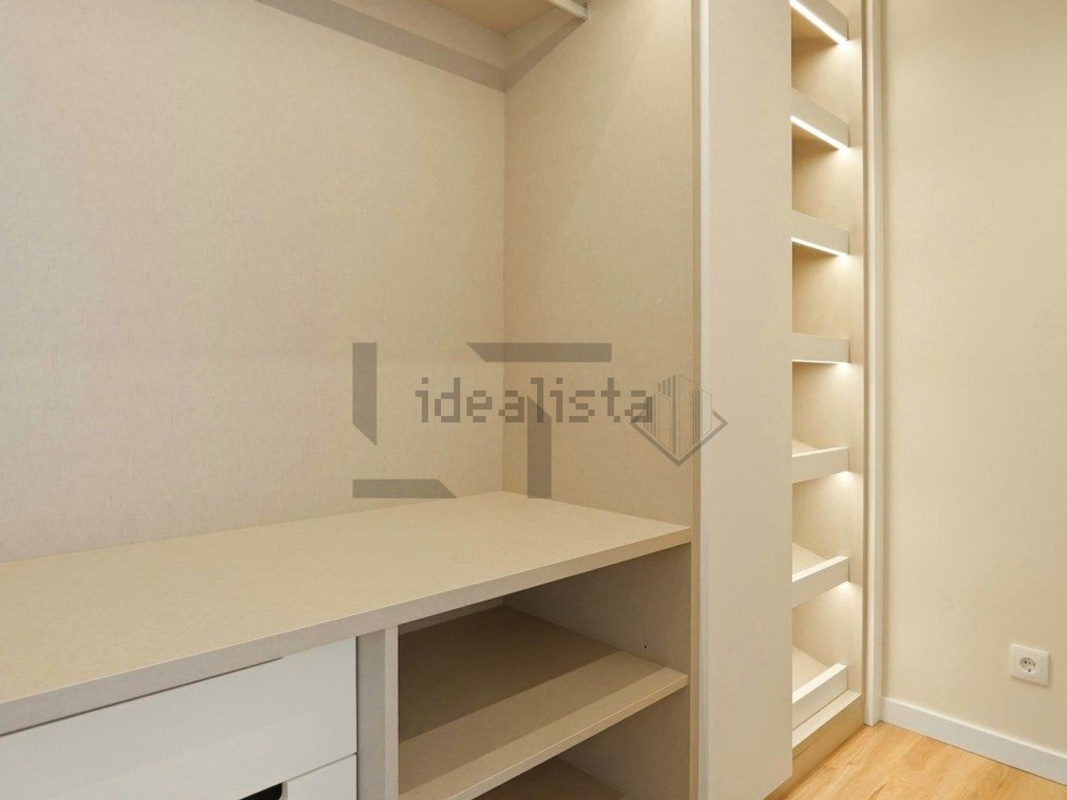 顶层公寓出售在Alameda dos Oceanos - 试衣间