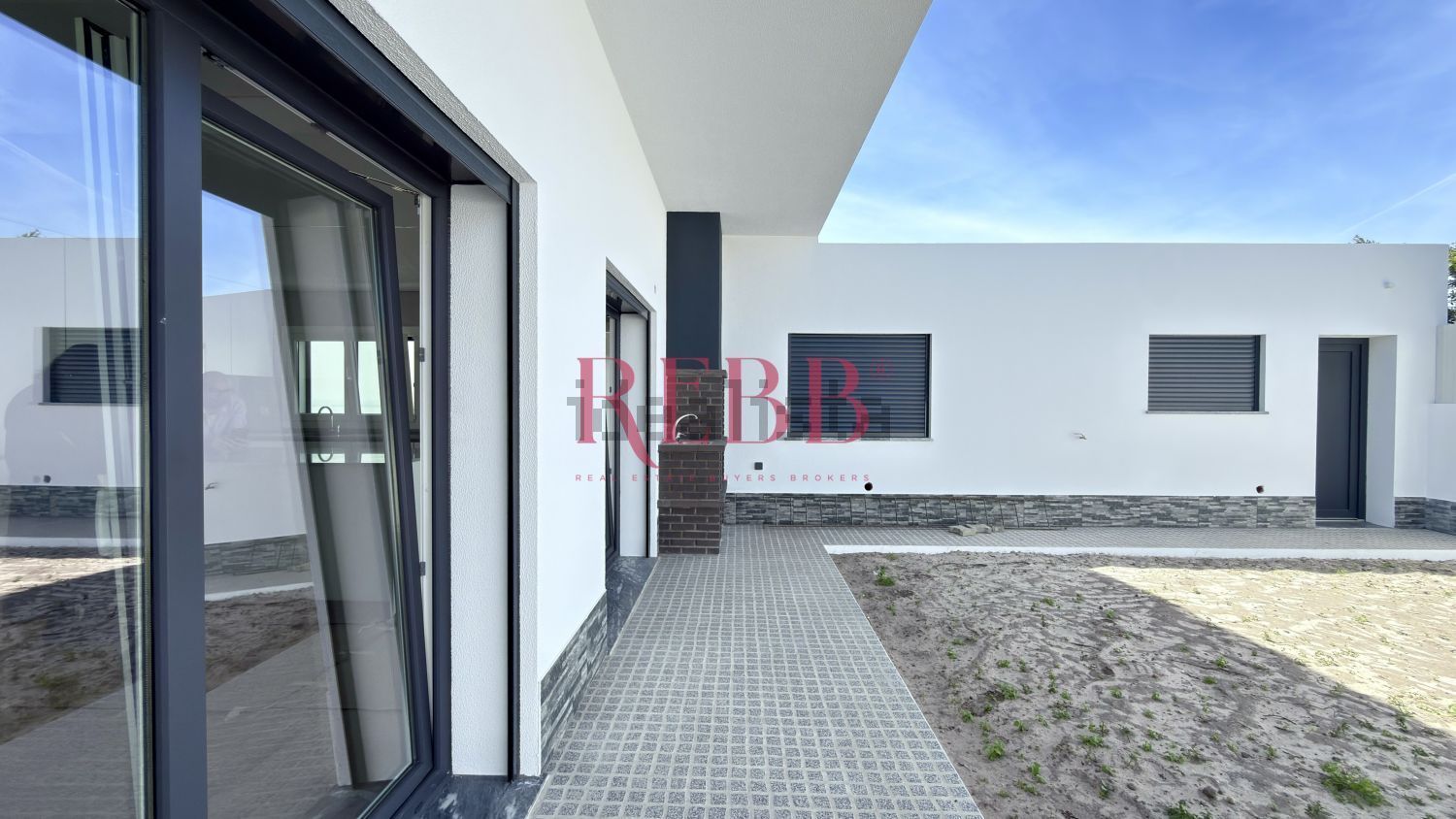 小楼房或独栋别墅出售在Rua Almada Negreiros - 照片