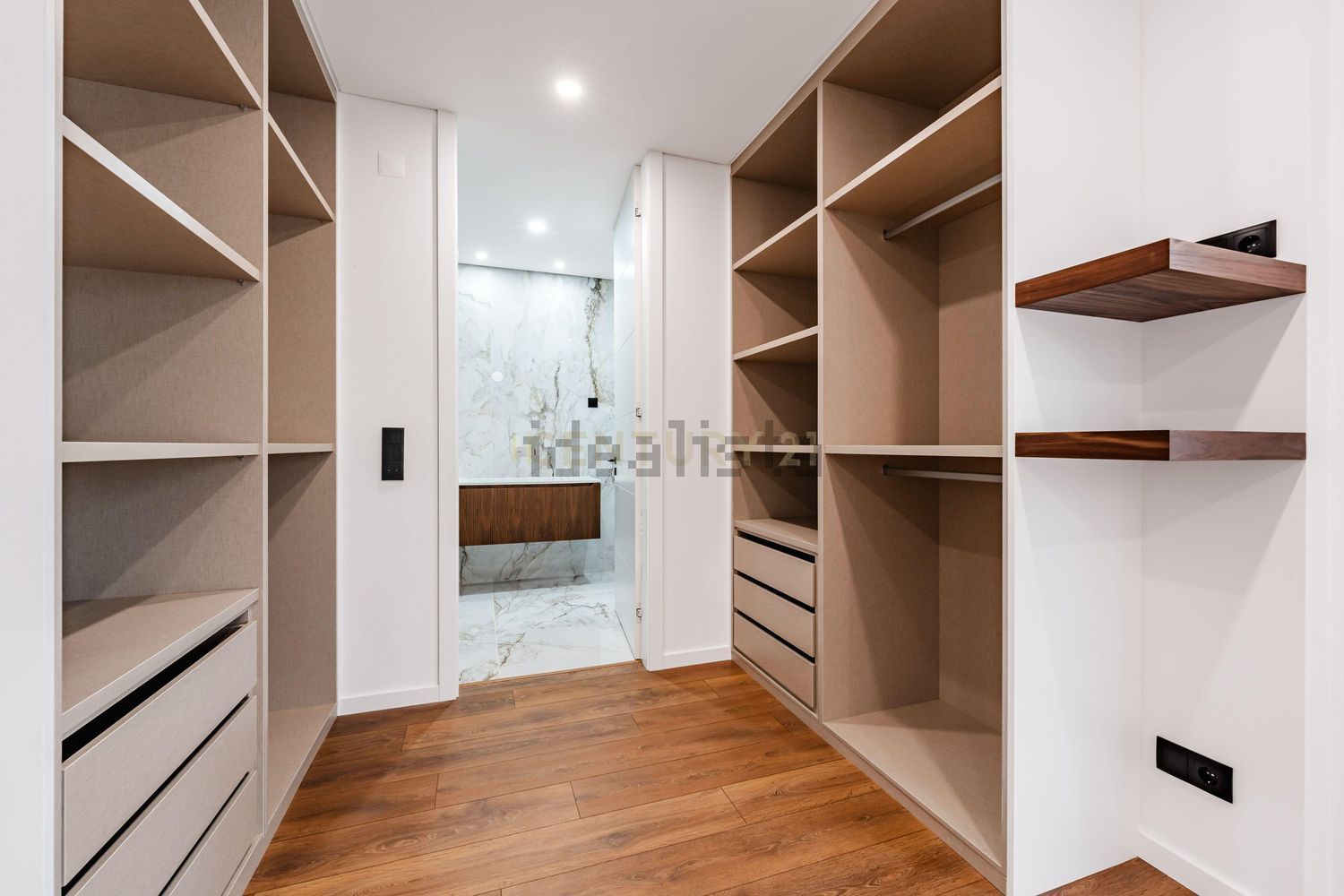 小楼房或独栋别墅出售在Palmela Village - Colinas da Arrábida - 试衣间