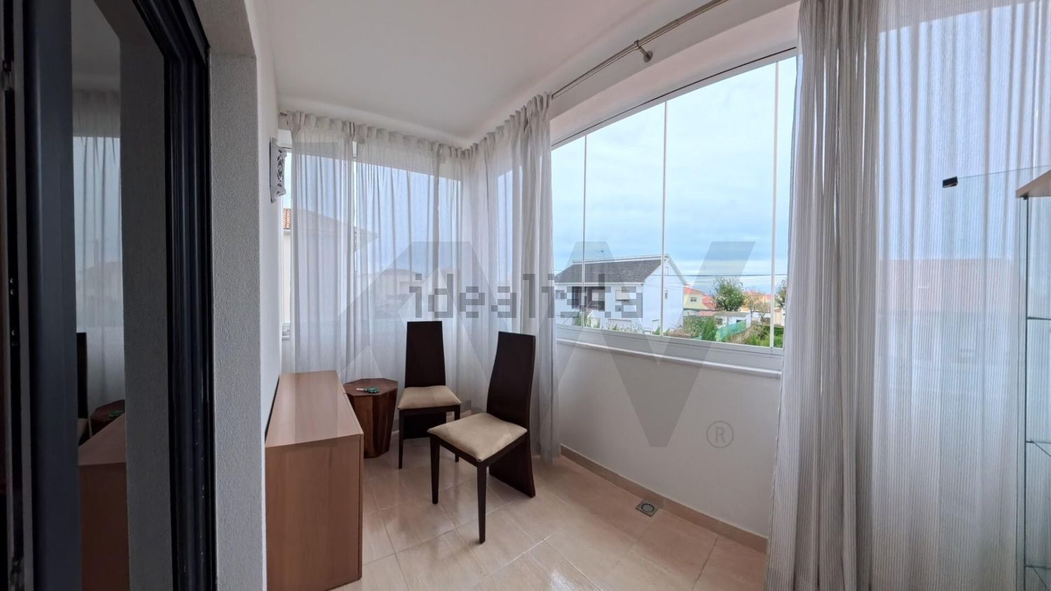 出租小楼房或别墅在Paz - Salgados - 客厅