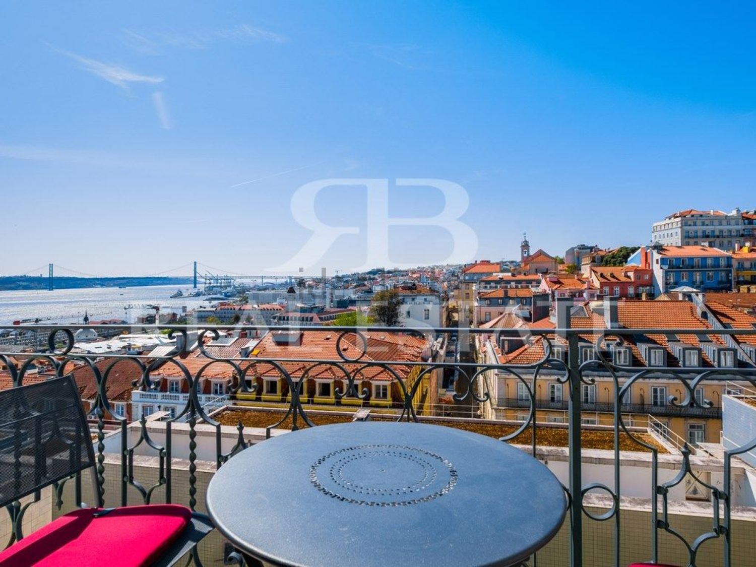 公寓 t3出售在Rua António Maria Cardoso, 11 - 视线