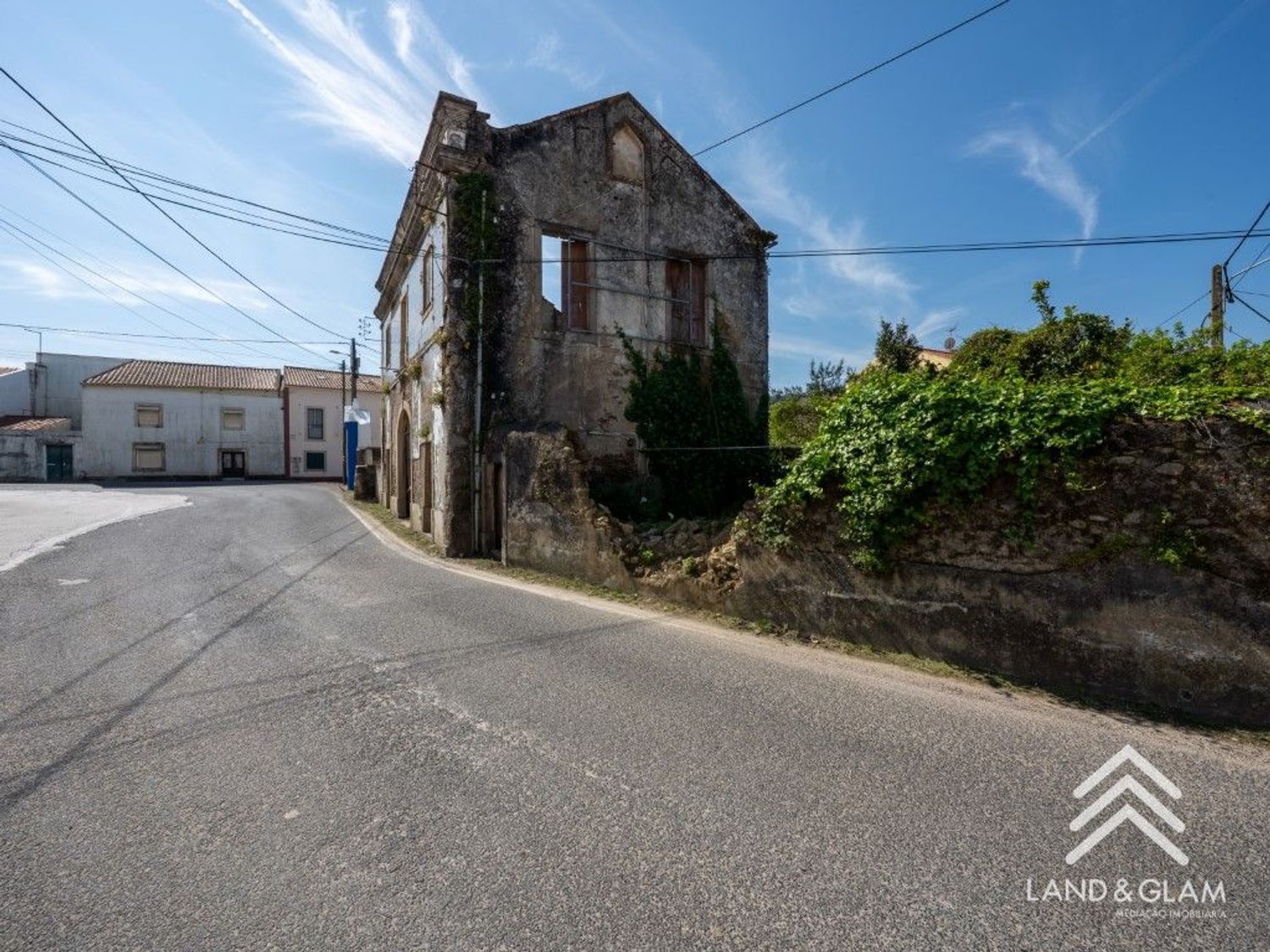 小楼房或独栋别墅出售在Avenida 25 de Abril - 外立面