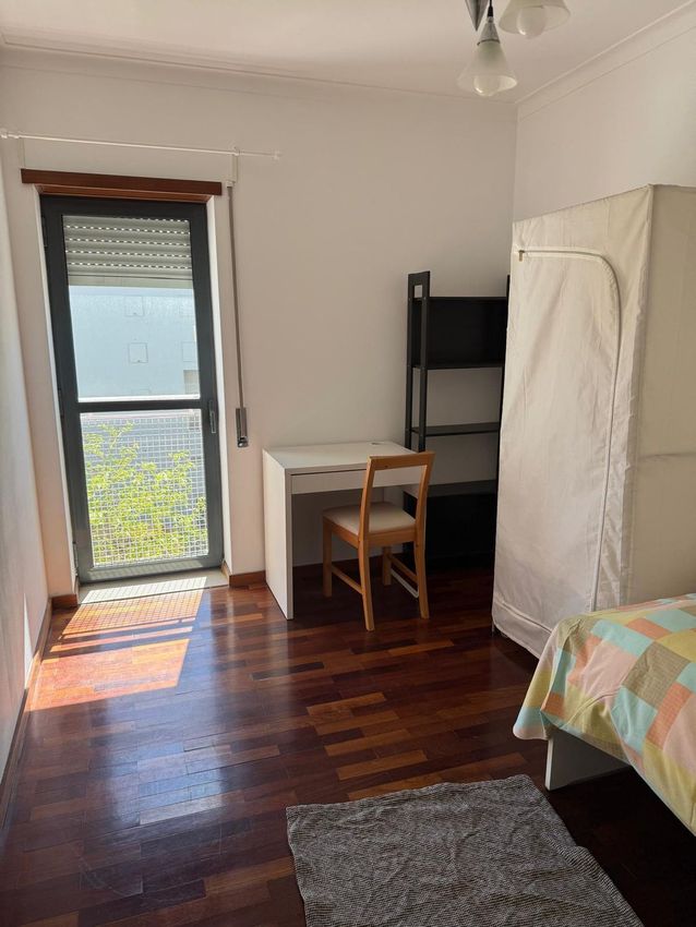 出租房间在Avenida João Paulo II, 5