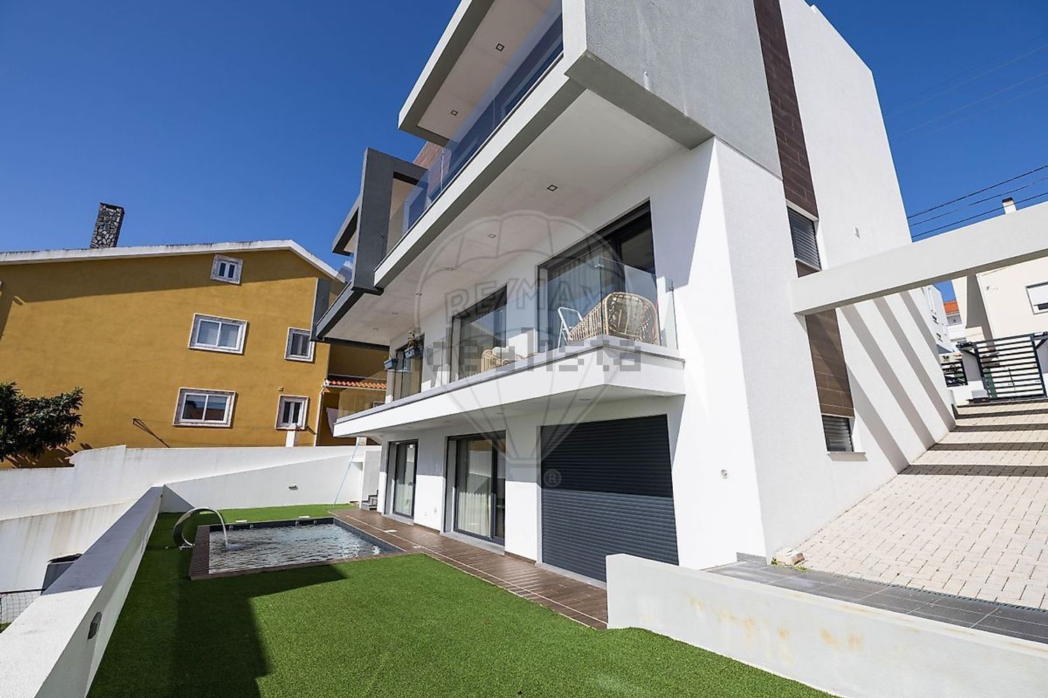 出租小楼房或独栋别墅在Rua Almeida Garrett - 外立面