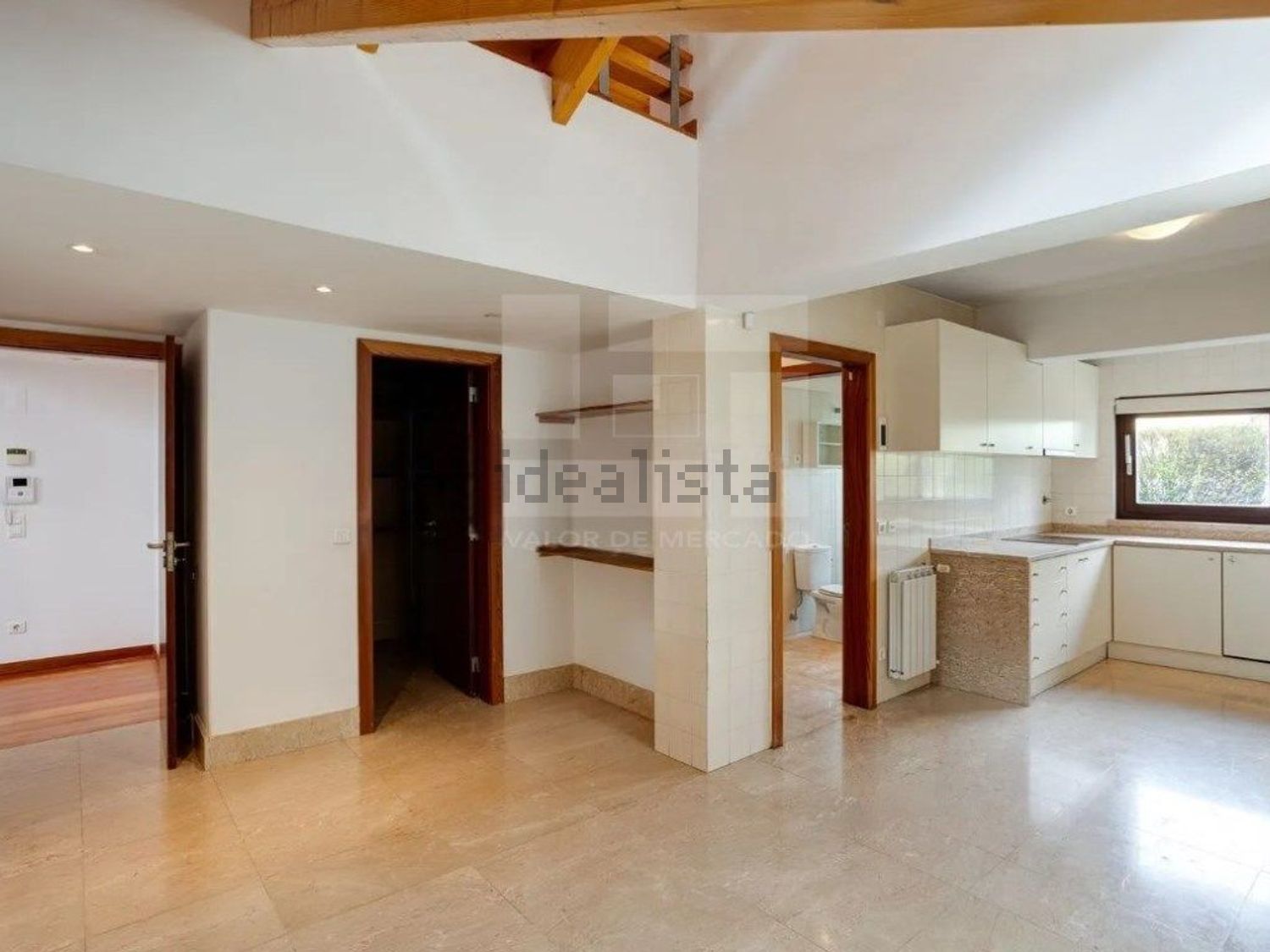 出租小楼房或独栋别墅在Rua Mato da Mina, 22 - 厨房