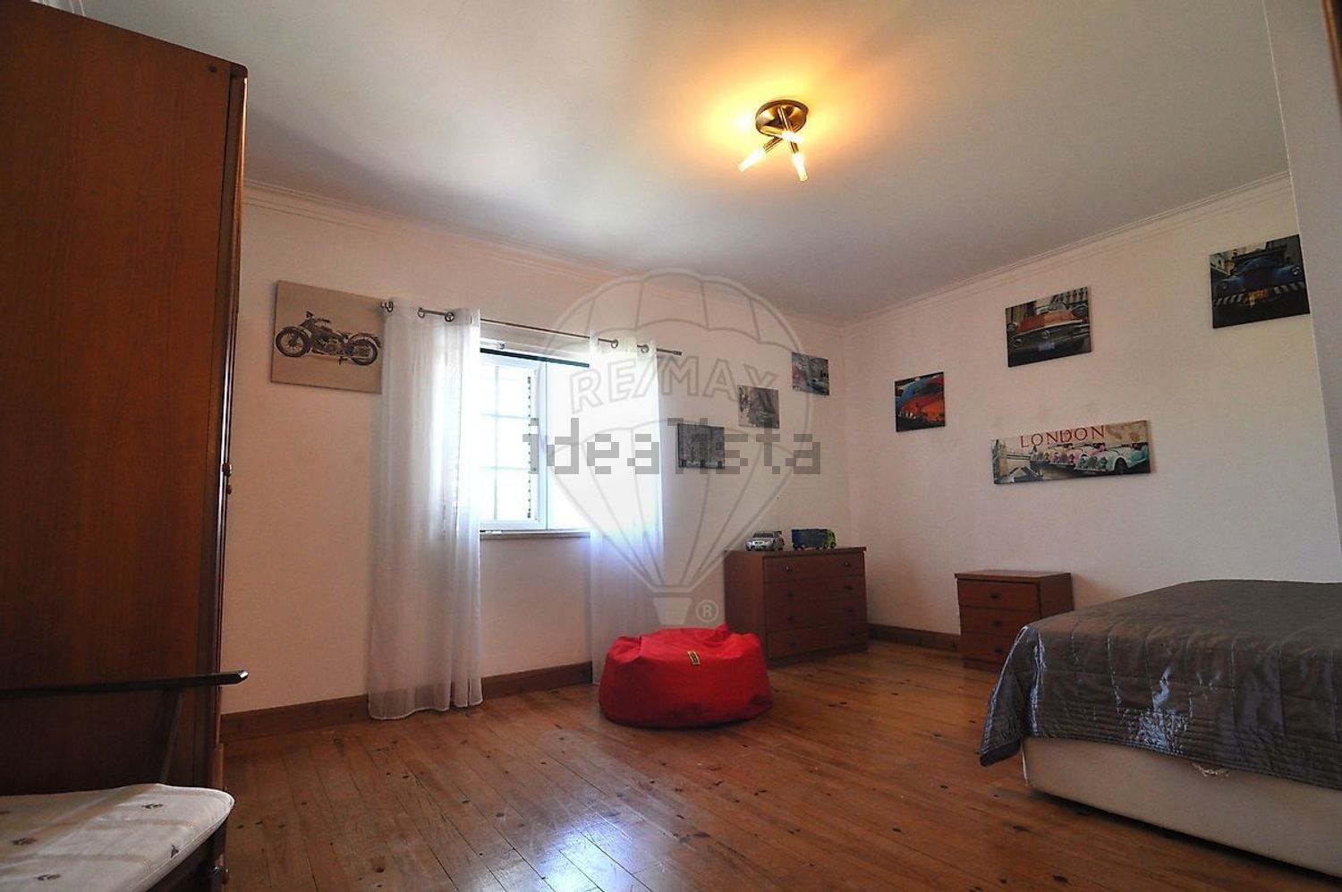 小楼房或独栋别墅出售在São Quintino - 客厅