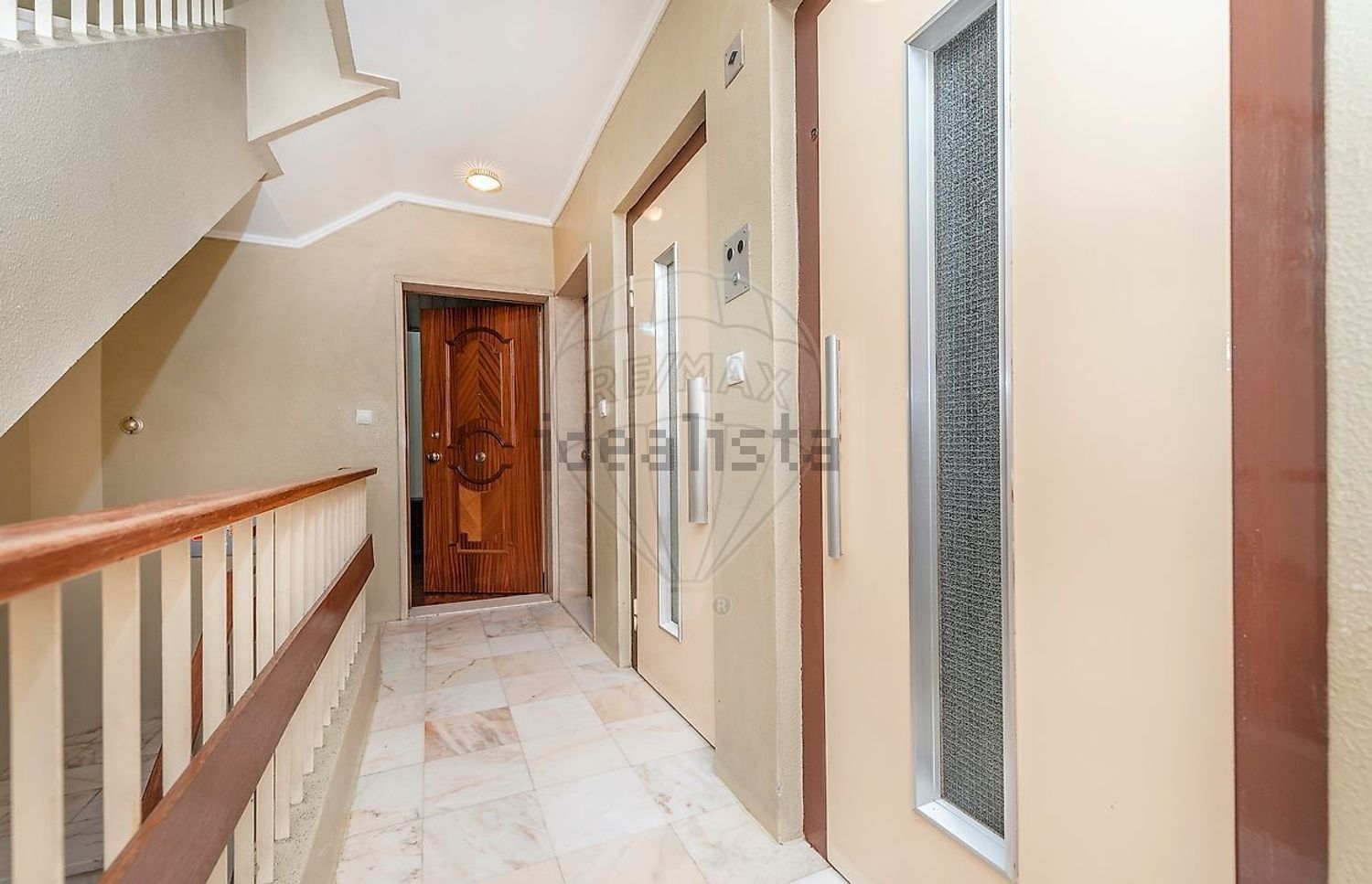 公寓 t3出售在Rua Júlio Dinis - 过道