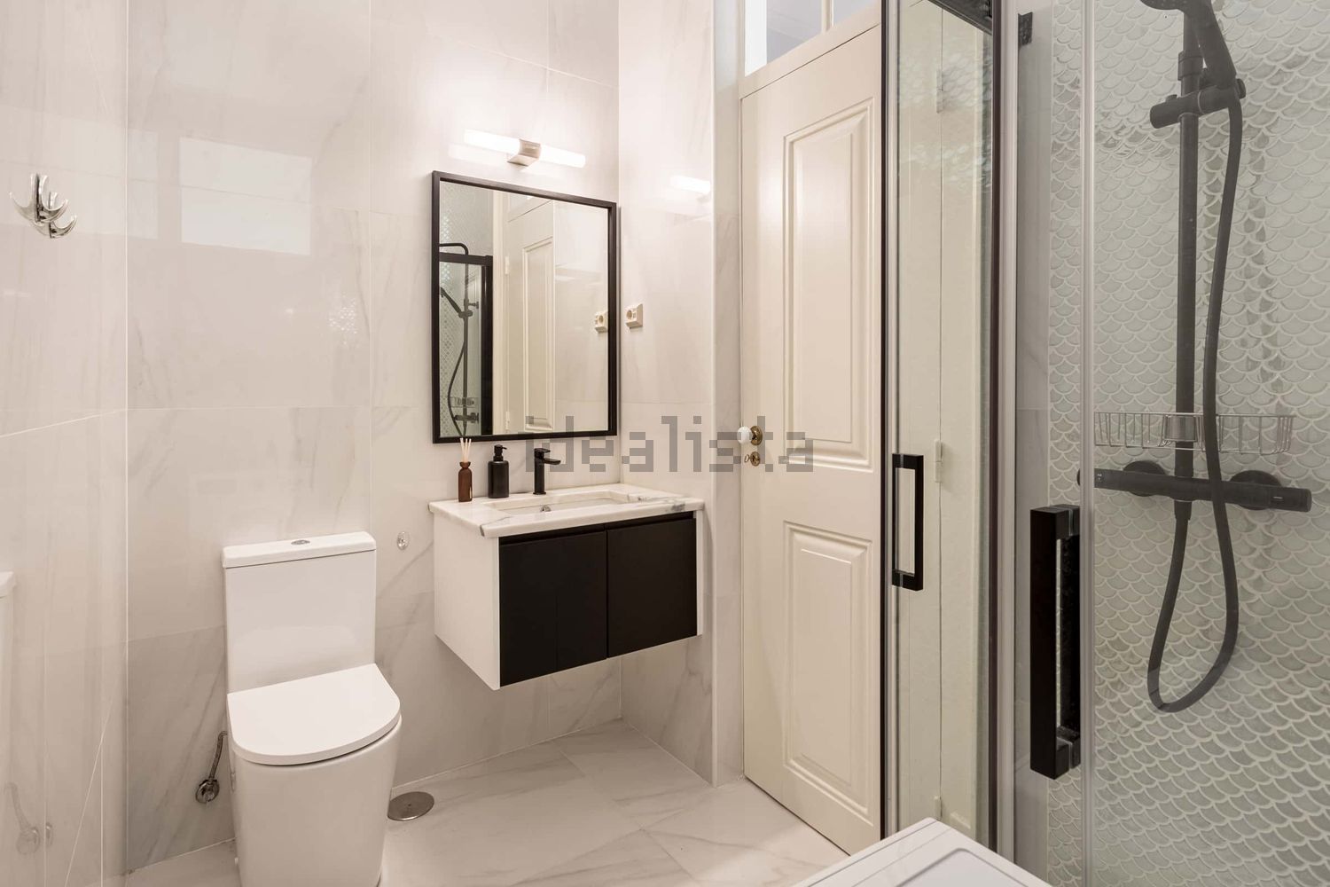 出租公寓 t2在Rua da Voz do Operário, 50 - 卫生间