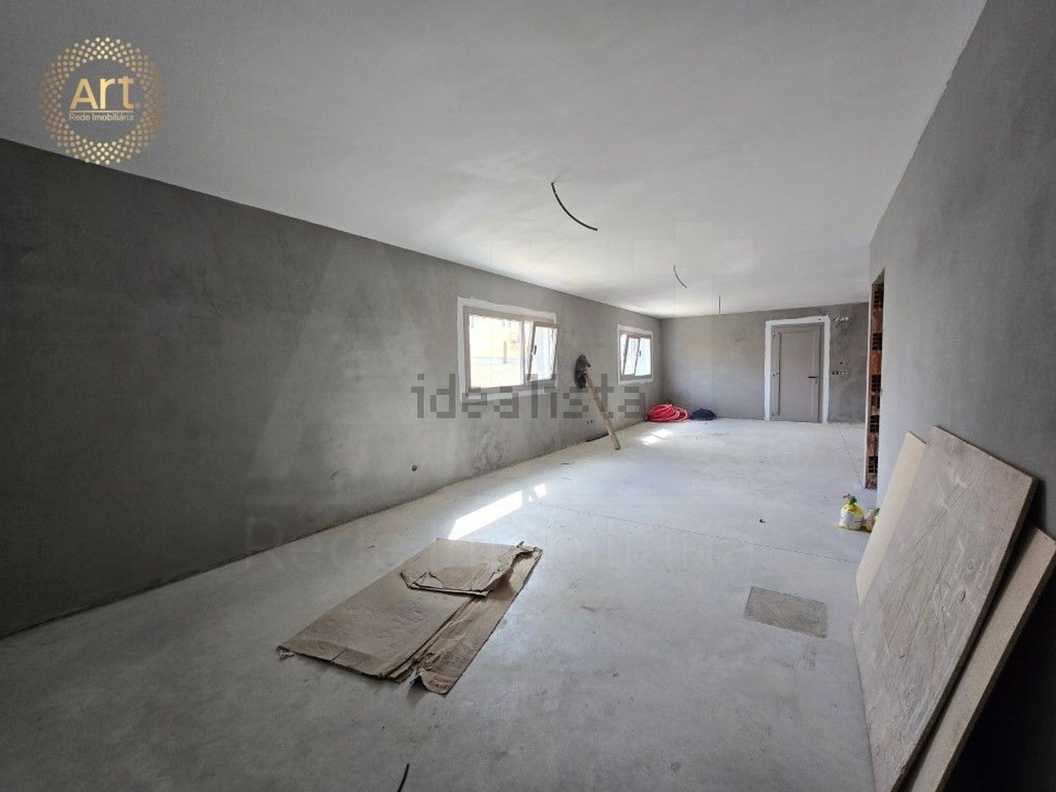 小楼房或独栋别墅出售在Avenida Principal - 停车位