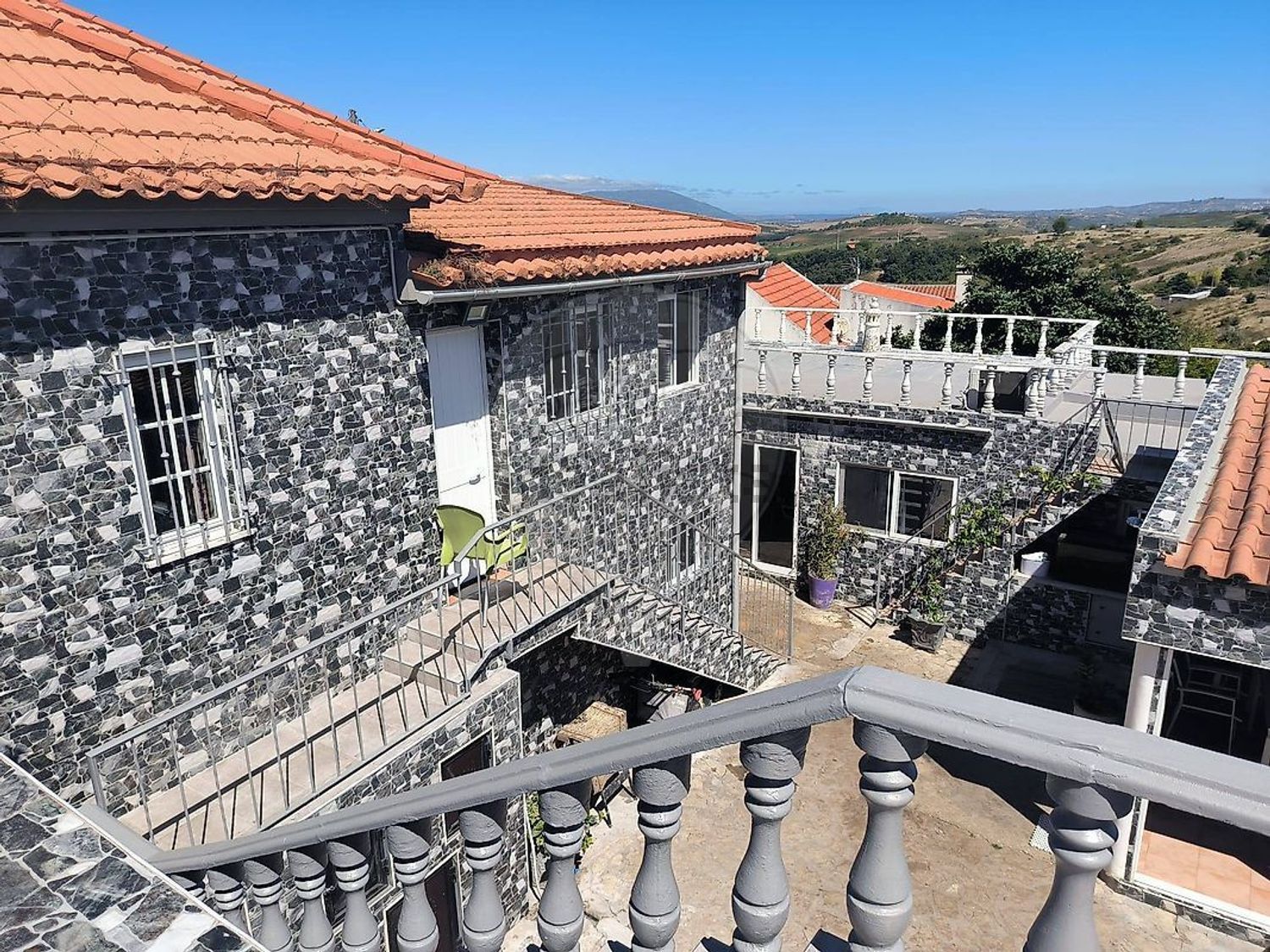 小楼房或独栋别墅出售在Rua da Mata de Palhacana - 外立面