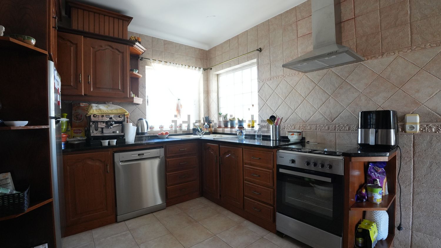 小楼房或独栋别墅出售在Estrada da Tomadia s/n - 厨房