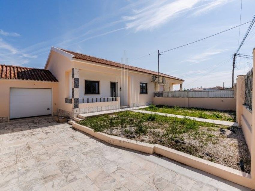 出租小楼房或独栋别墅在Rua do Arneiro