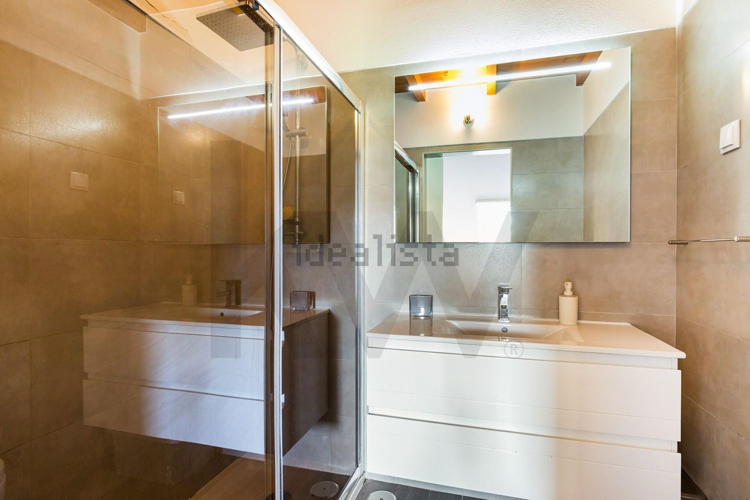 小楼房或独栋别墅出售在Rua de Cambelas - 卫生间