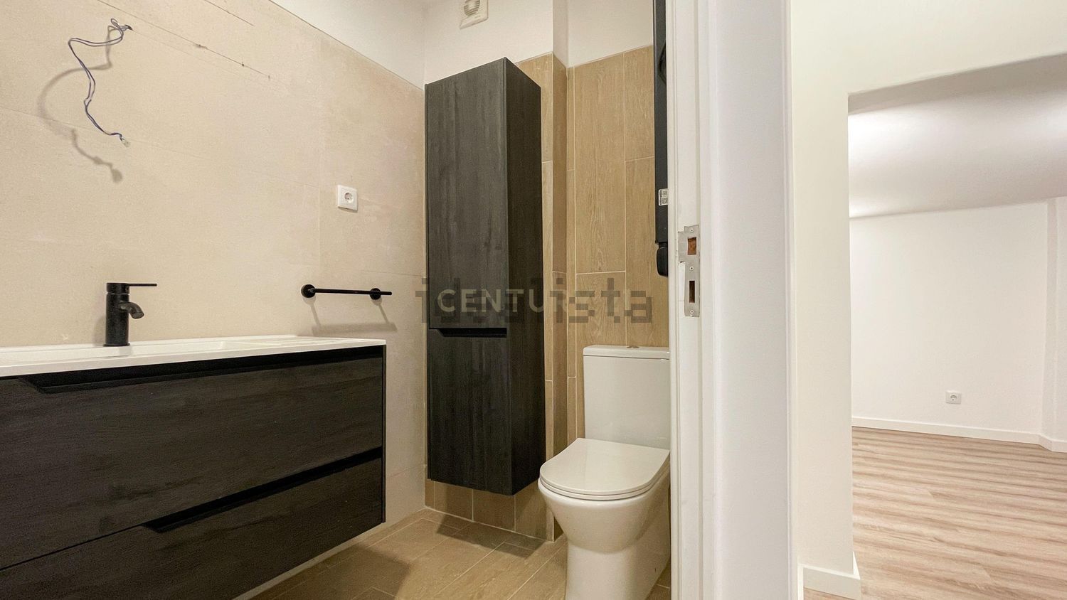 出租t0（单人公寓）在Rua Fernando Pessoa, 58 - 卫生间