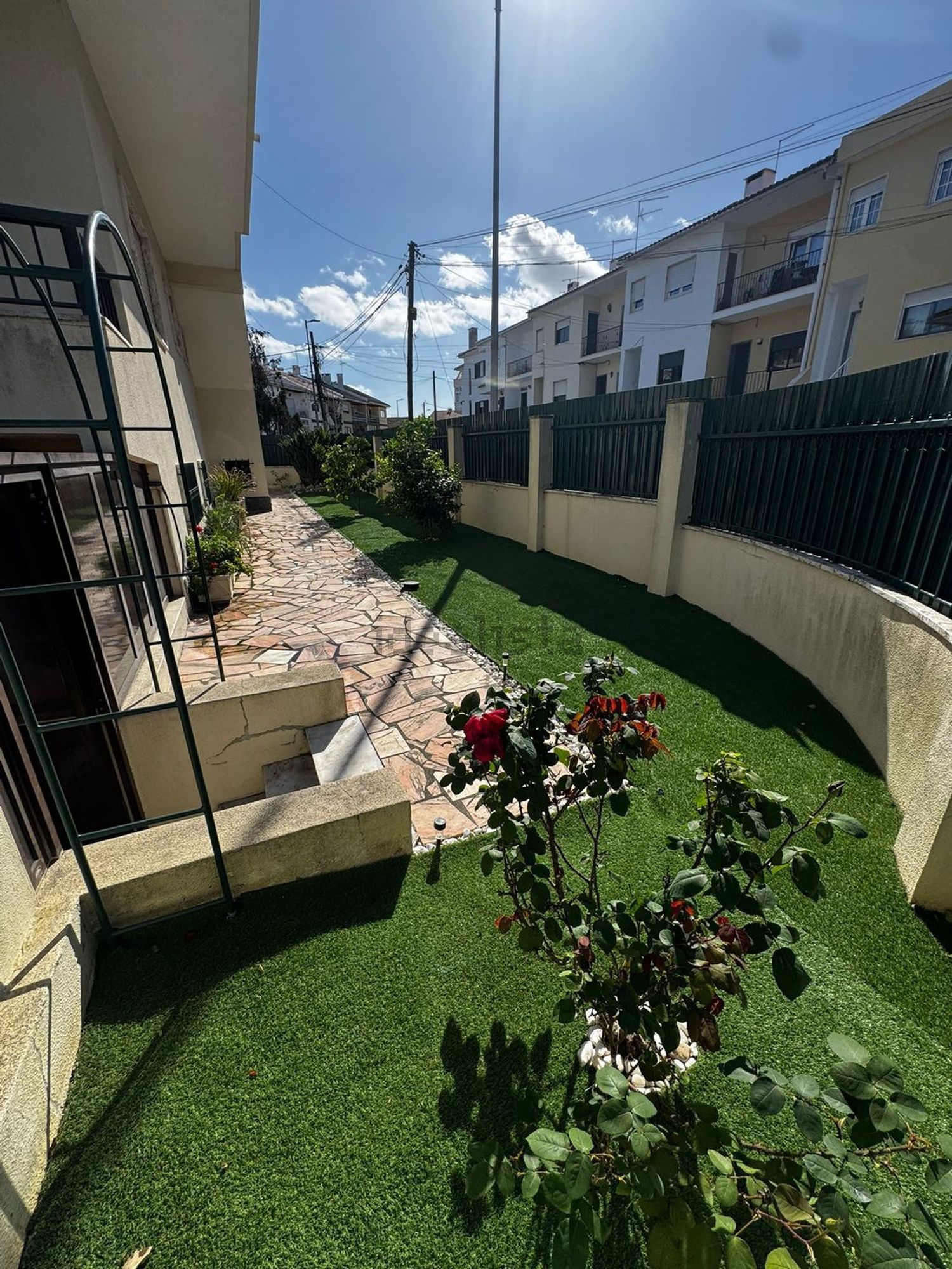 小楼房出售在Praceta António Herédia - 花园