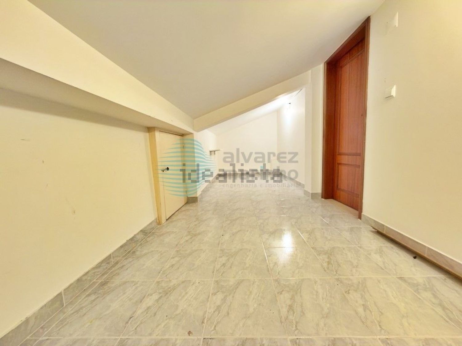 小楼房或独栋别墅出售在Rua 1° de Maio, 3 - 居住