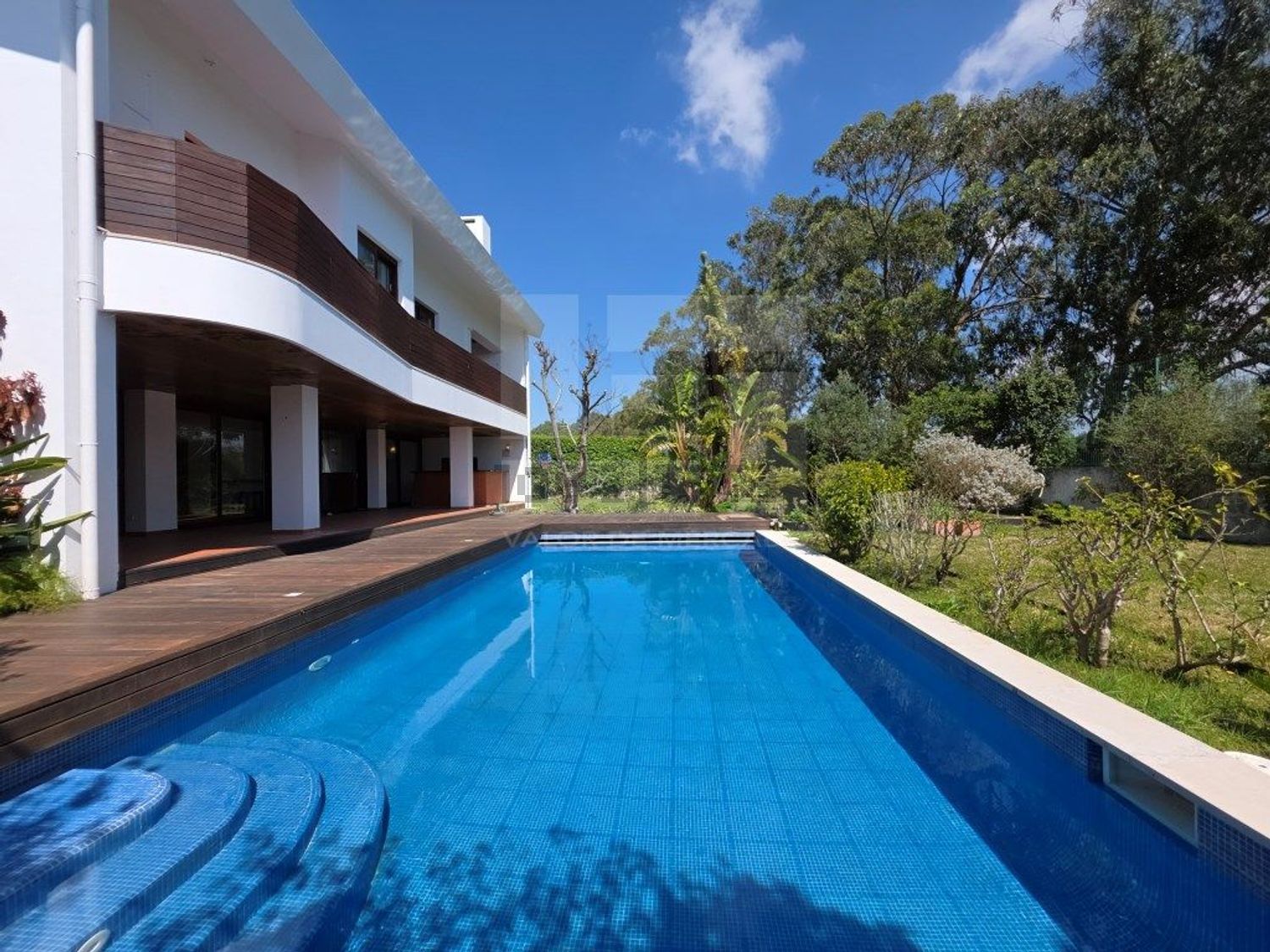 出租小楼房或独栋别墅在Rua Mato da Mina, 22 - 游泳池