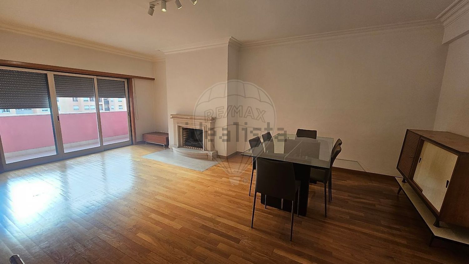 出租公寓 t2在Rua Poeta Bocage - 客厅