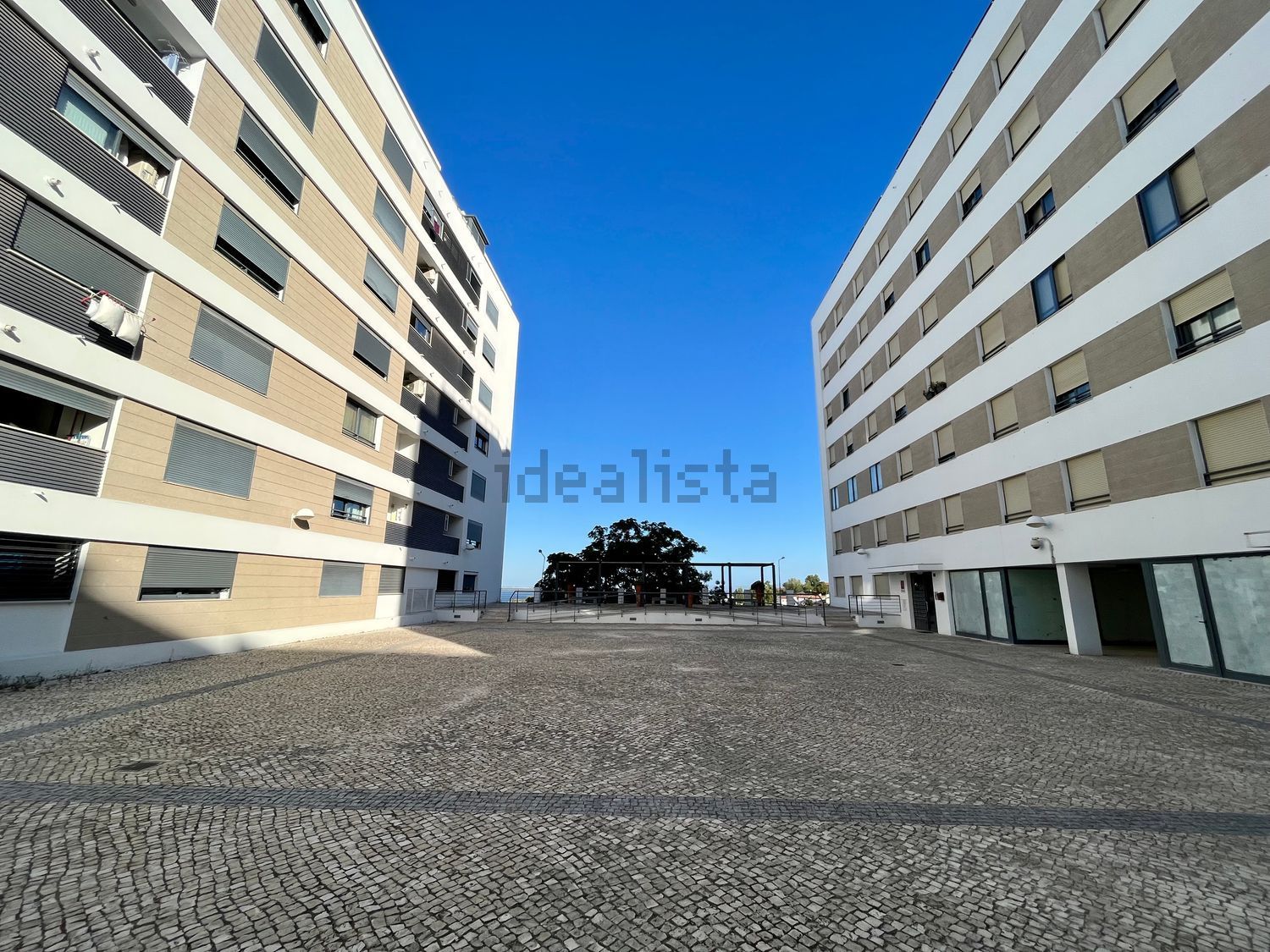 出租公寓 t3在Rua Engenheiro Cunha Leal, 36 - 院子