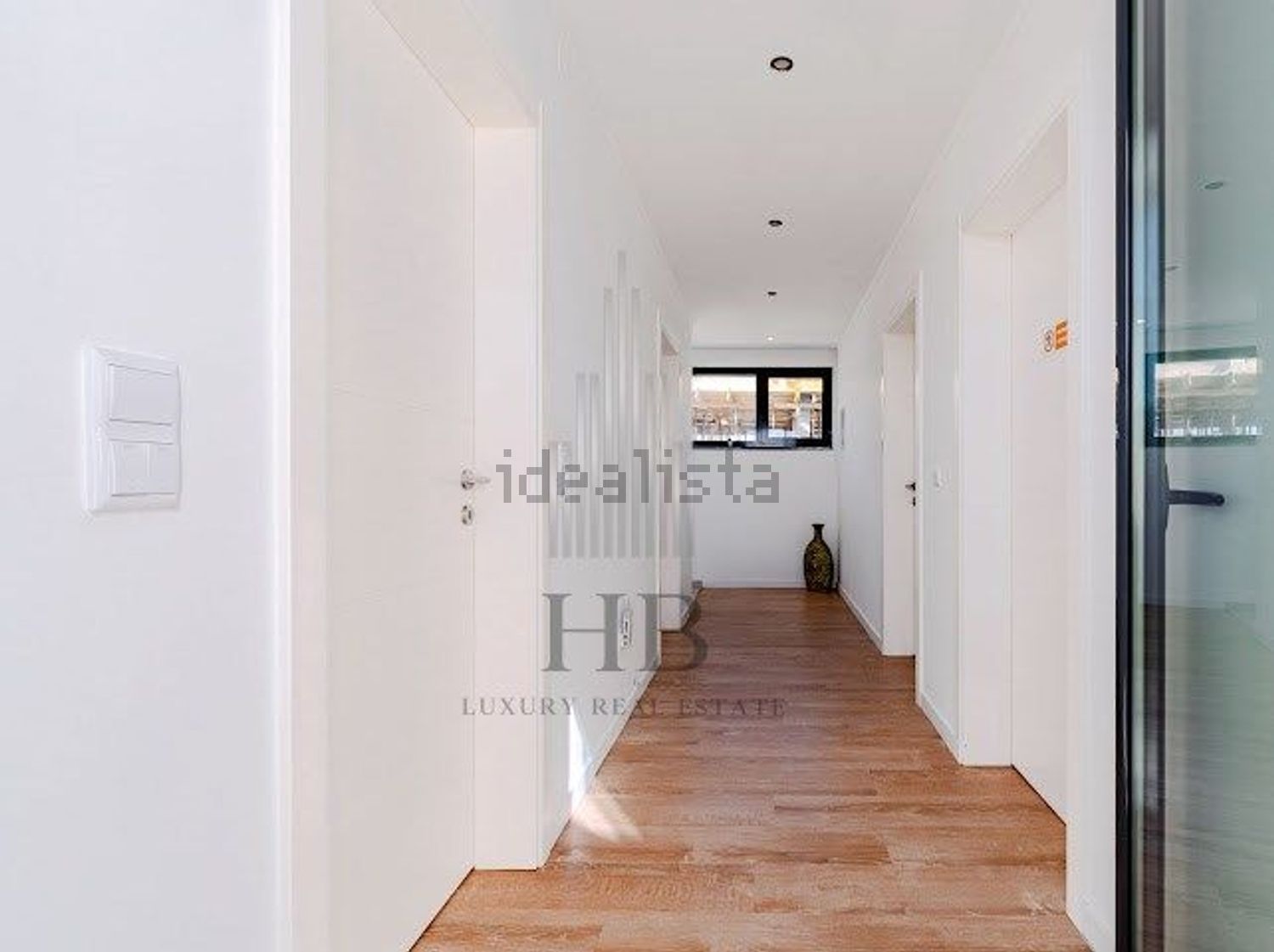 小楼房或独栋别墅出售magoito - 过道